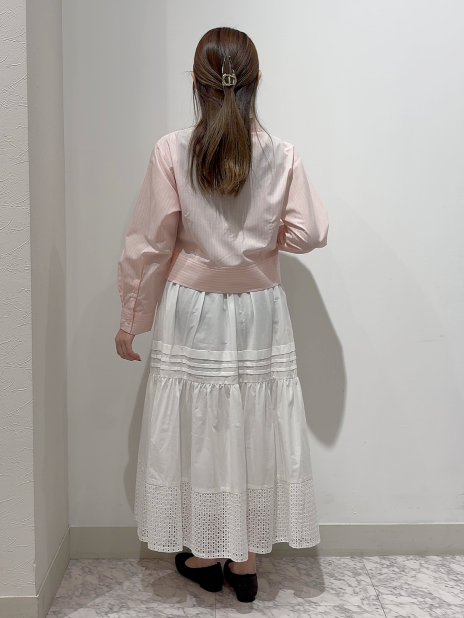 しかっちさんの「grove｜【貴島明日香さん着用／イージーケア／接触冷感】麻混クロップドシャツ」を使ったコーディネート