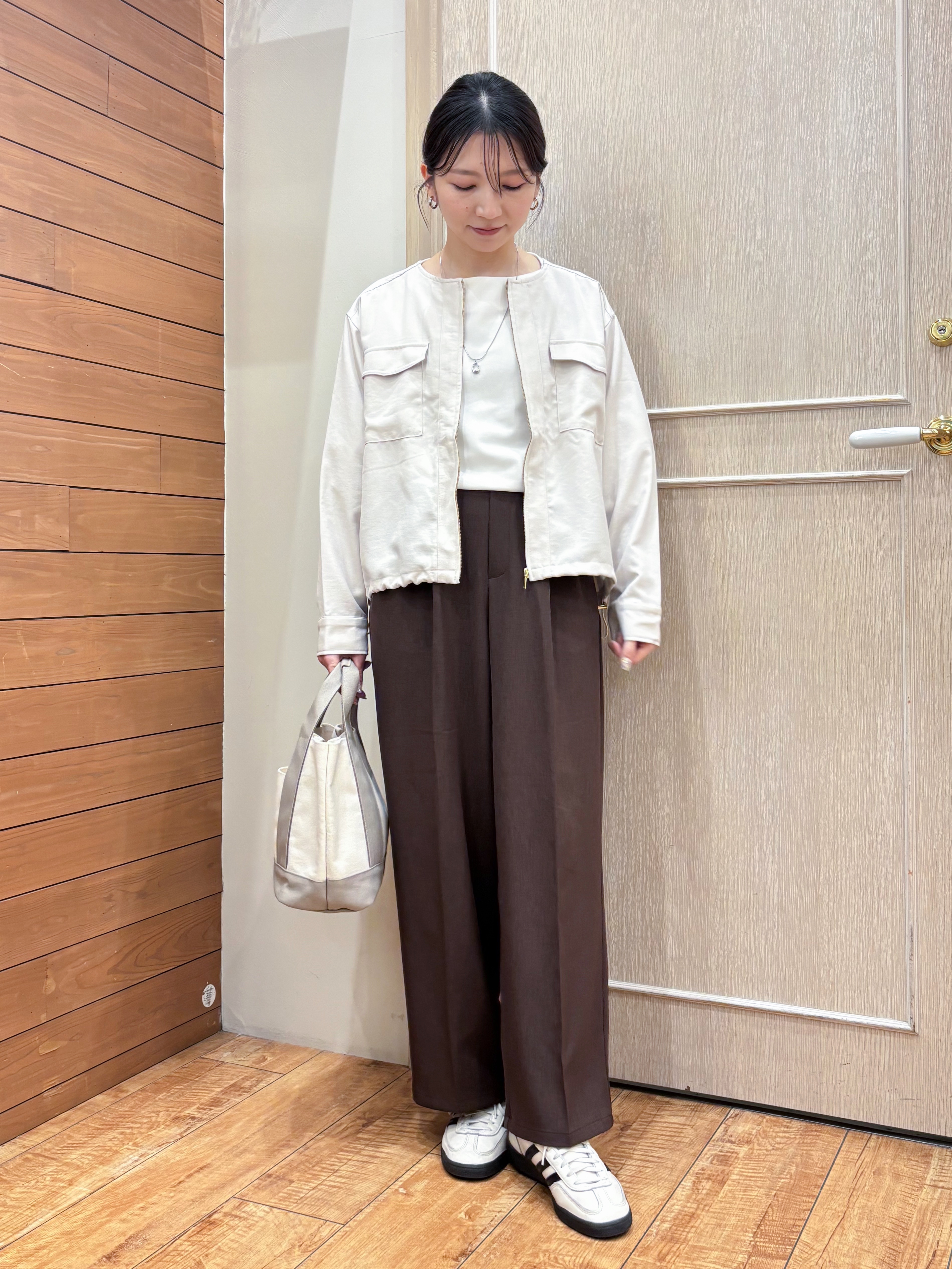 なみさんの「SHOO･LA･RUE｜【S-LL】サッと羽織れてきれい見え　フラップポケット ノーカラーブルゾン」を使ったコーディネート