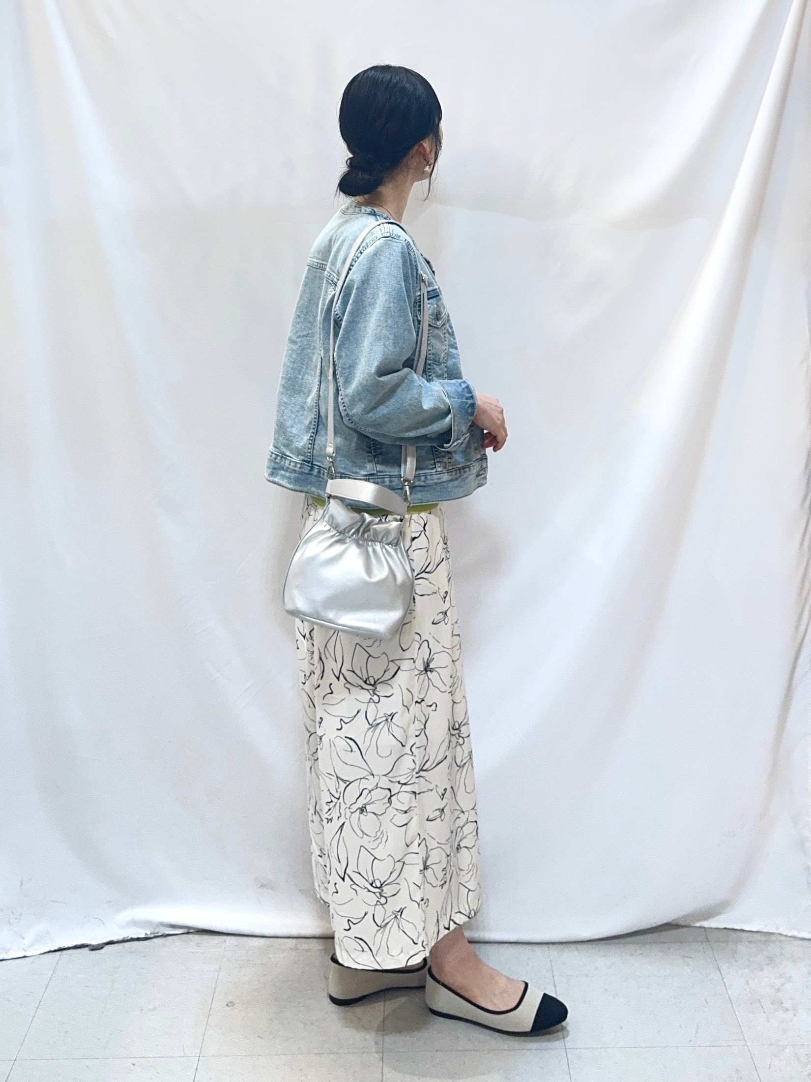 𝐇𝐢𝐫𝐨𝐦𝐢さんの「SHOO･LA･RUE｜【SHOO・LA・RUE DENIM/S-LL/高レビュー】大人のための ノーカラーデニムジャケット」を使ったコーディネート