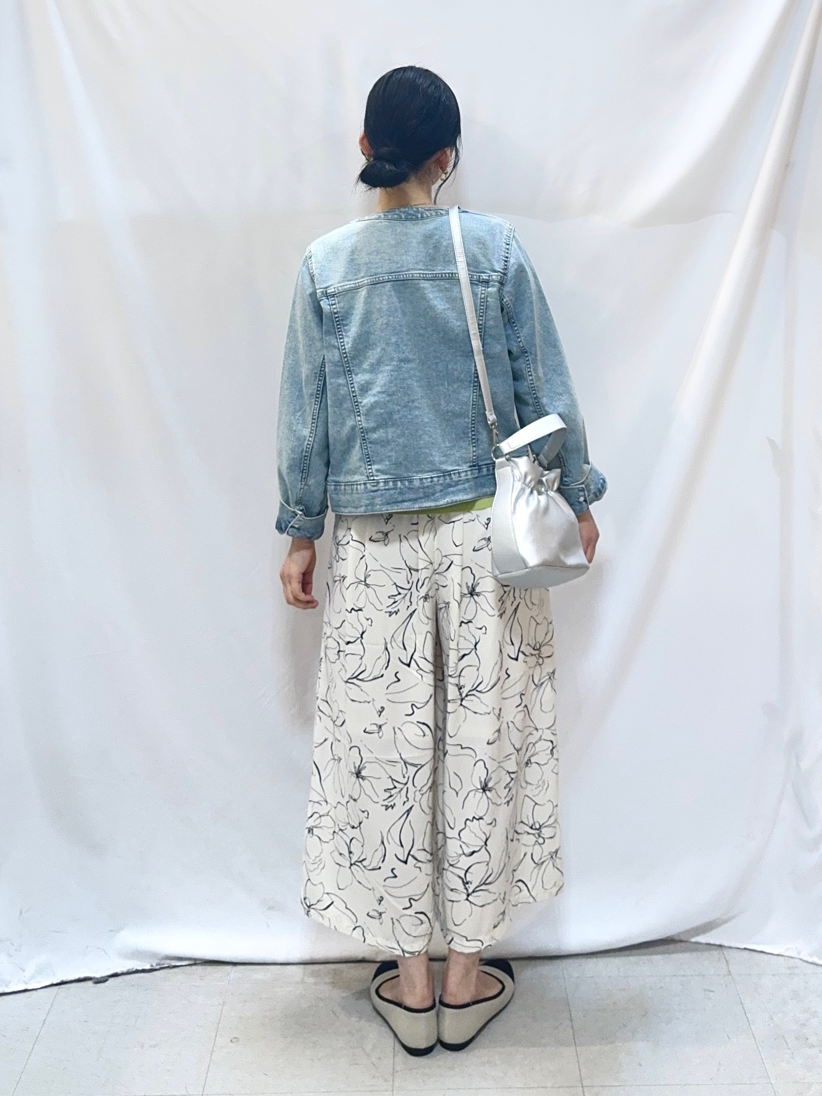 𝐇𝐢𝐫𝐨𝐦𝐢さんの「SHOO･LA･RUE｜【SHOO・LA・RUE DENIM/S-LL/高レビュー】大人のための ノーカラーデニムジャケット」を使ったコーディネート