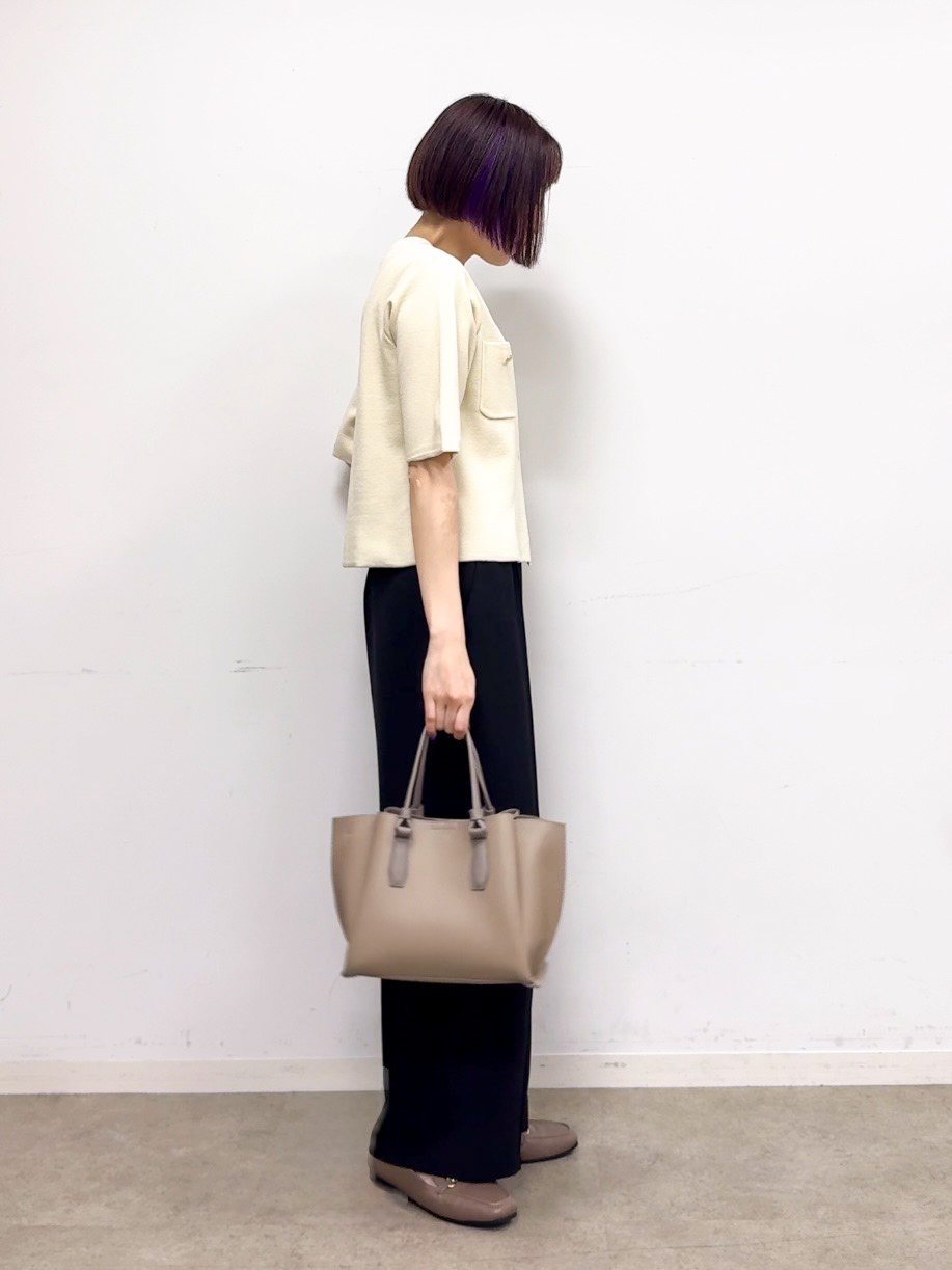 𝐜𝐡𝐢𝐤𝐚さんの「SHOO･LA･RUE｜【S-LL/洗濯機可】金ボタン5分袖カーディガン」を使ったコーディネート