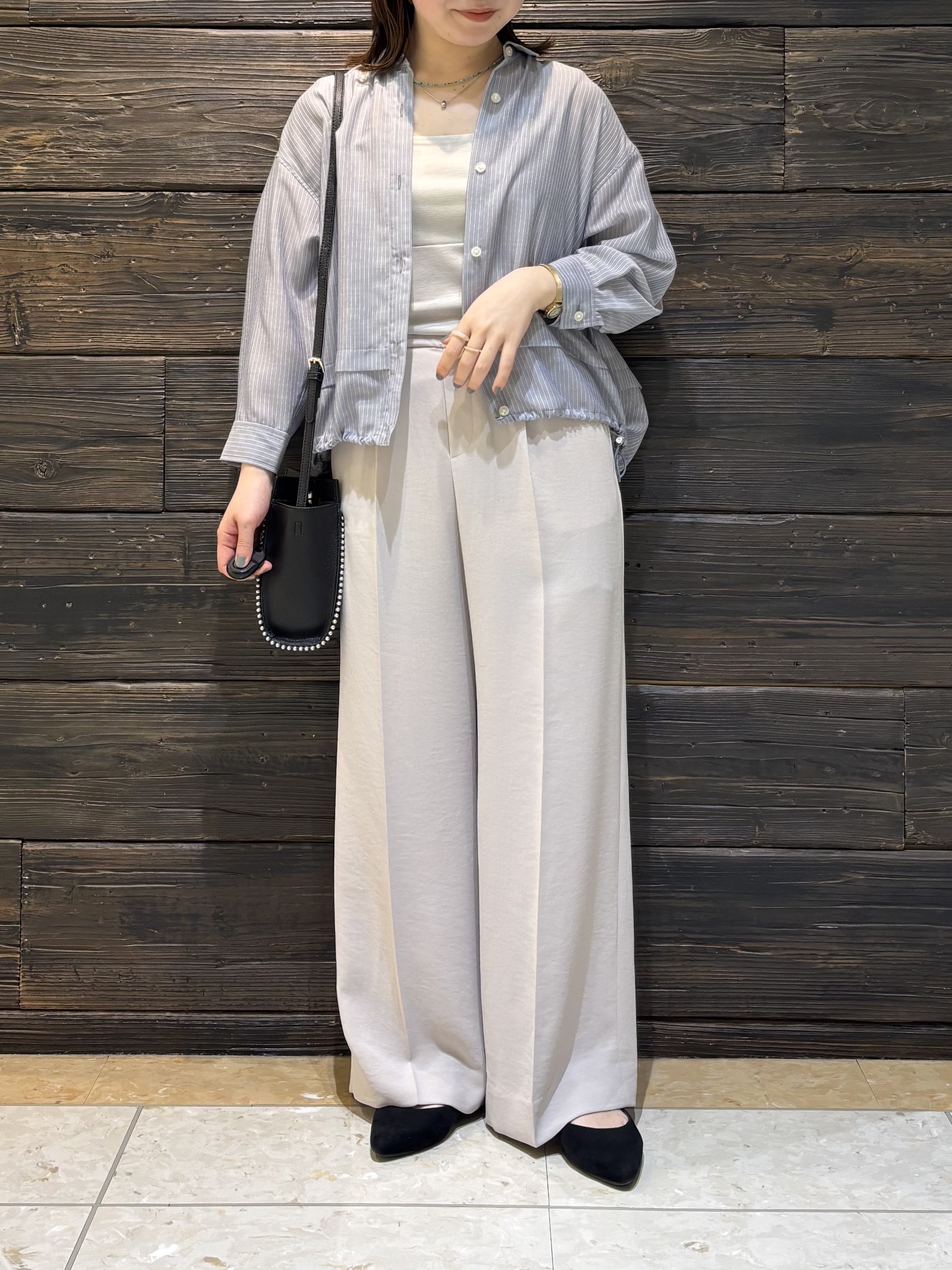 sakuさんの「INDIVI｜【接触冷感／洗える／2WAY】ドロスト付 シアーシャンブレーシャツ」を使ったコーディネート