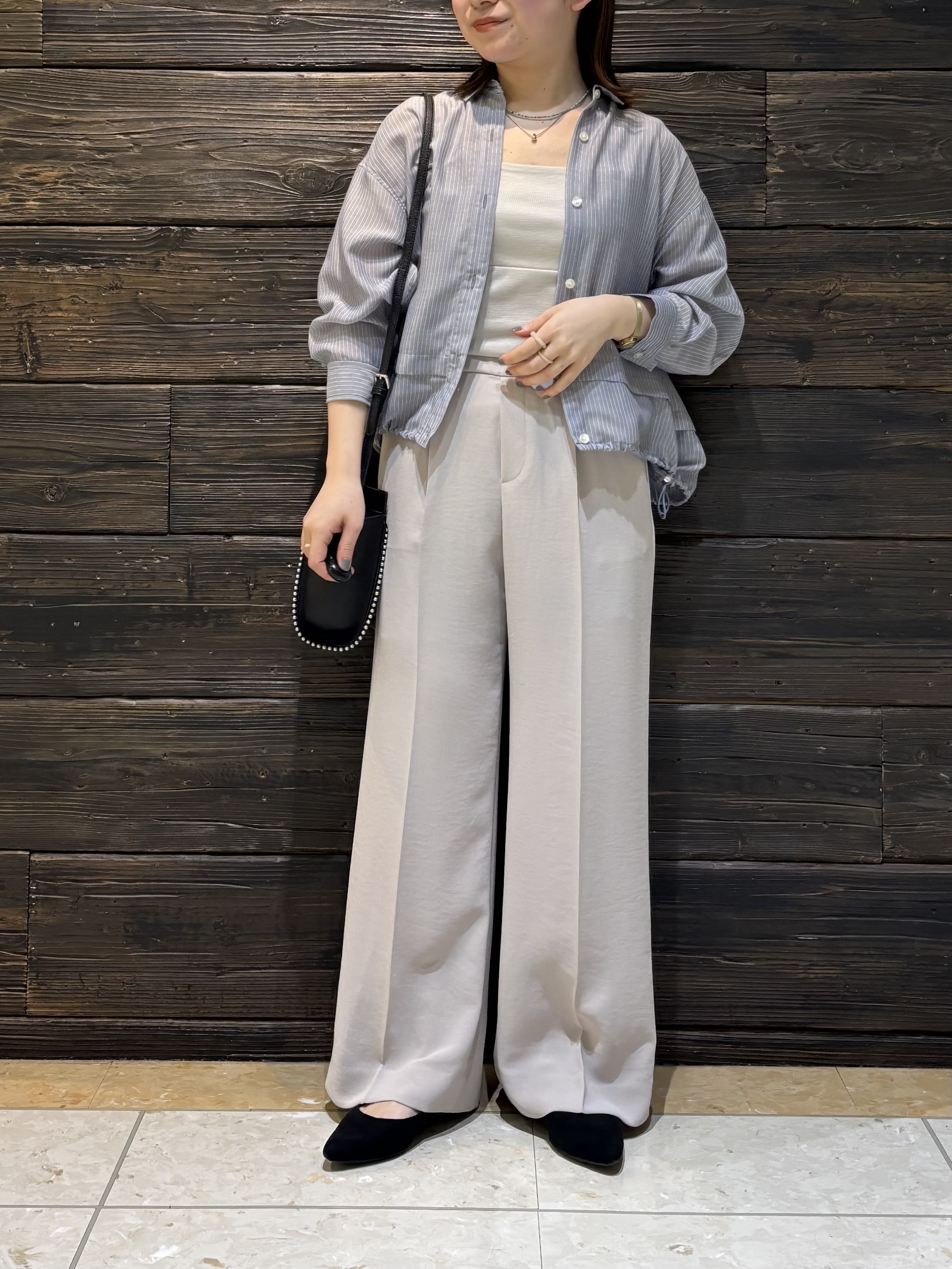 sakuさんの「INDIVI｜【接触冷感／洗える／2WAY】ドロスト付 シアーシャンブレーシャツ」を使ったコーディネート