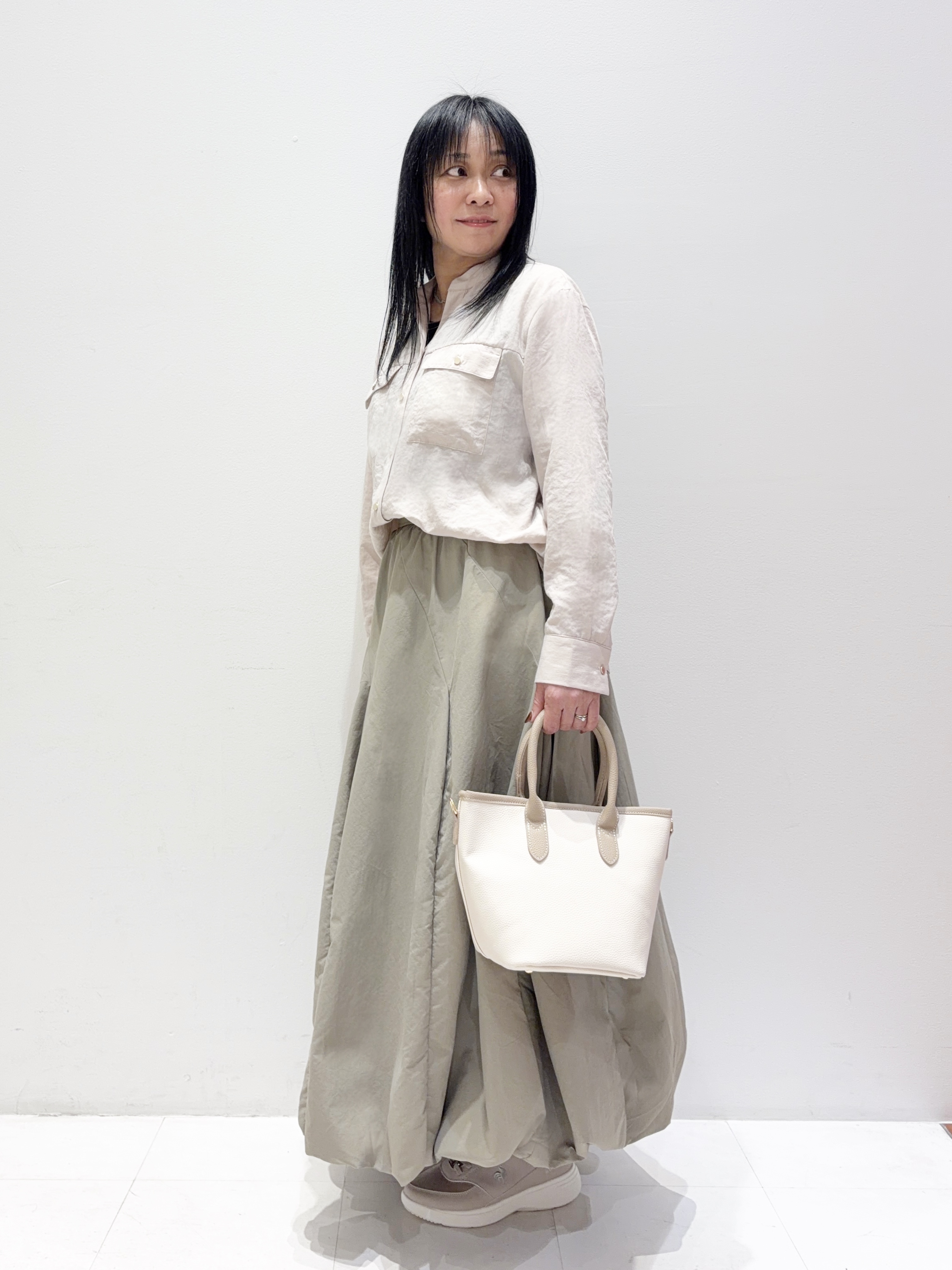 ゅぅさんの「grove｜【貴島明日香さん着用】お仕事も普段も。今どきワークシャツブラウス」を使ったコーディネート