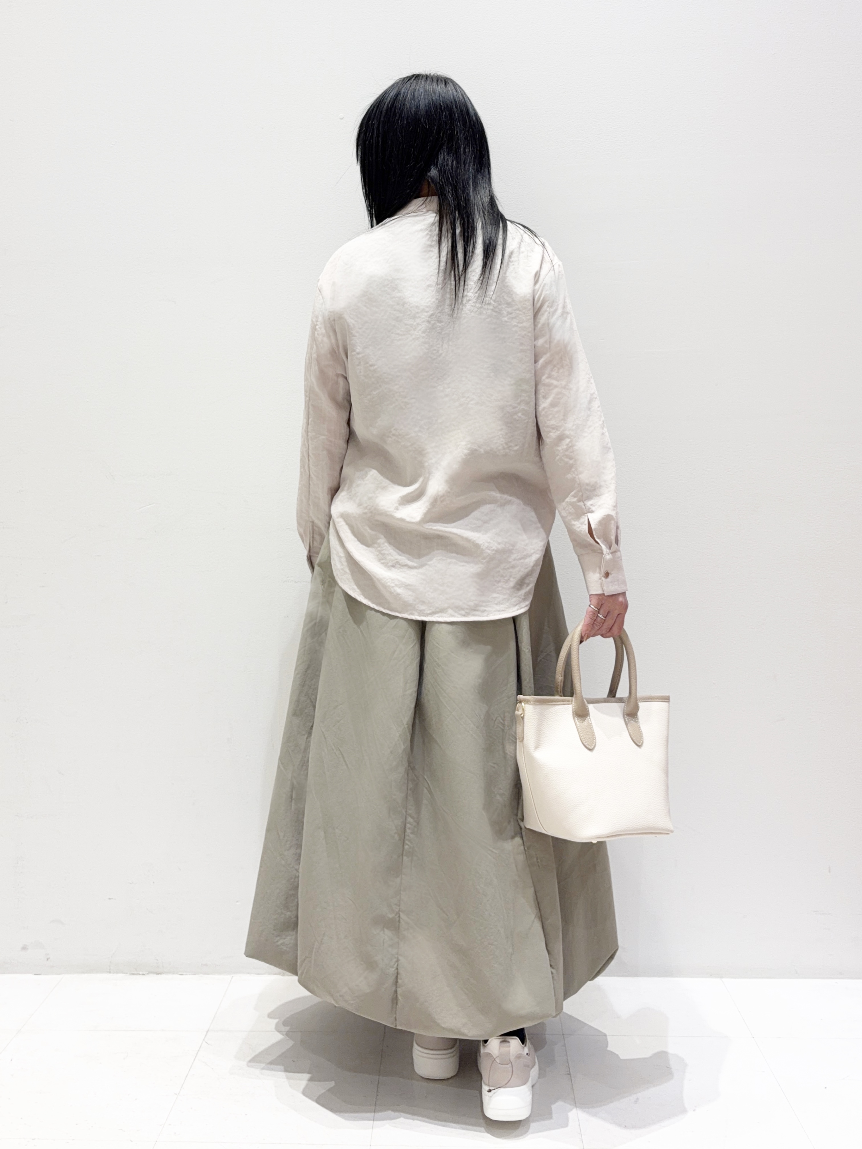 ゅぅさんの「grove｜【貴島明日香さん着用】お仕事も普段も。今どきワークシャツブラウス」を使ったコーディネート