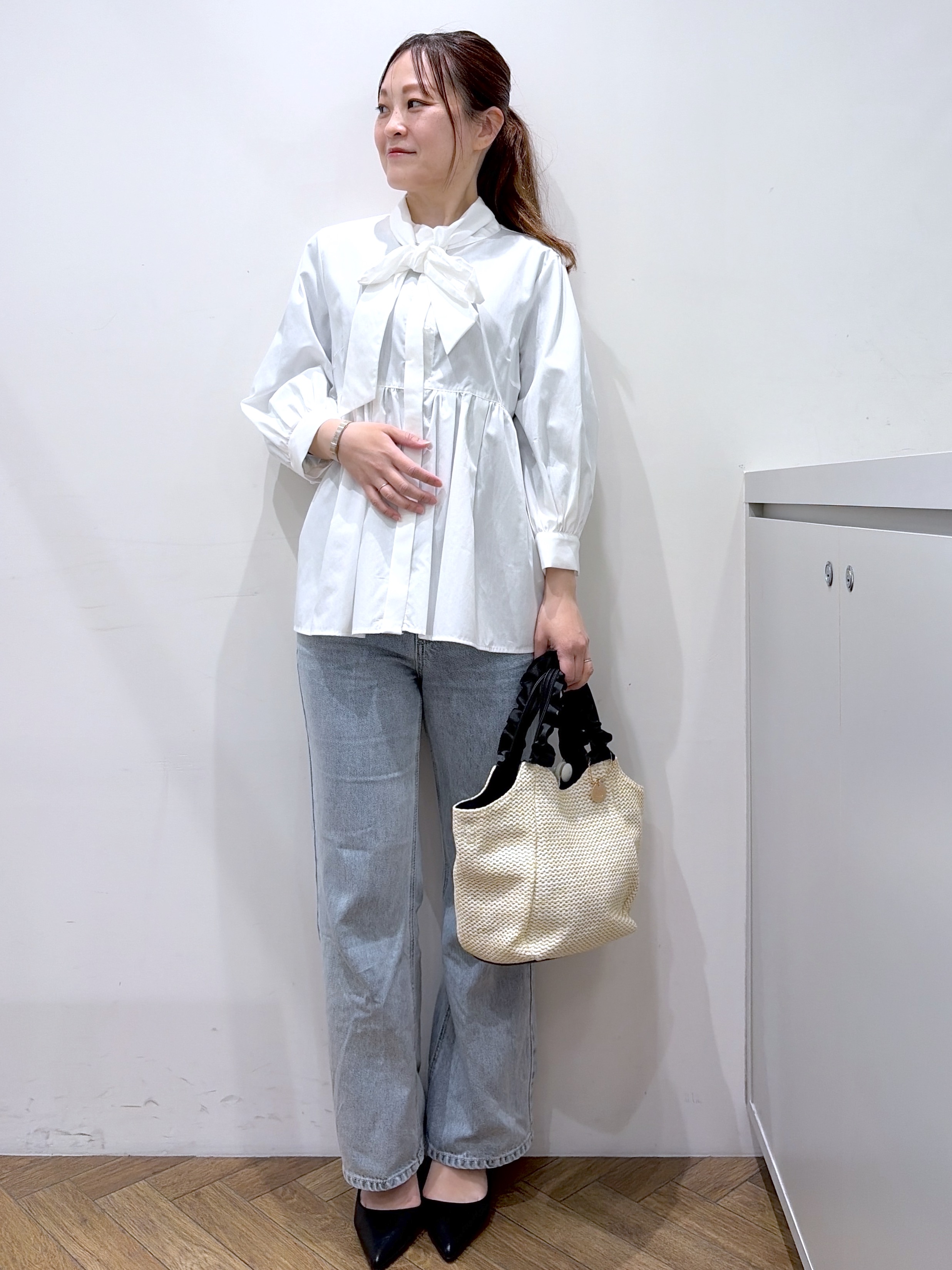 Junさんの「index｜ペプラムブラウス／ボウタイ取り外し可【洗濯機OK／イージーアイロン／防シワ】《XS～LL／8col》」を使ったコーディネート