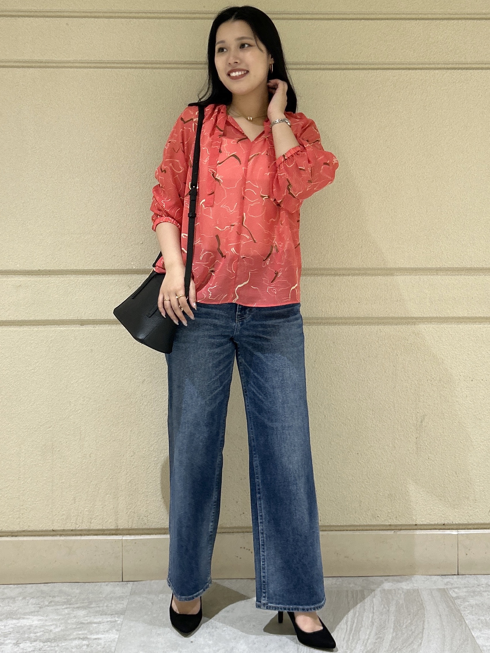 Momokaさんの「COUP DE CHANCE｜【手洗い可/通勤服】シアーローン花柄ブラウス」を使ったコーディネート