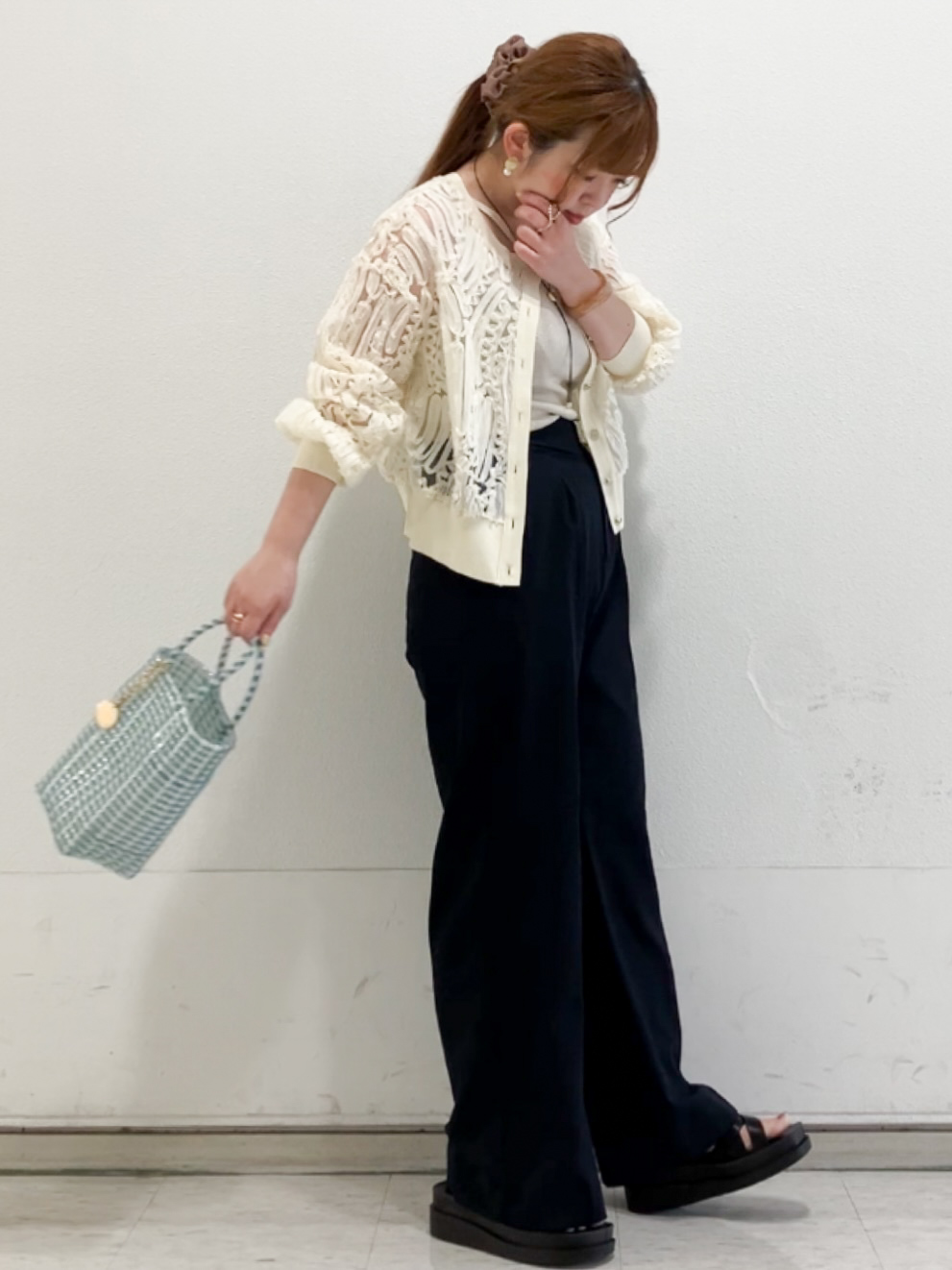 MIPPOさんの「index｜シアー幾何刺繍カーディガン【洗濯機OK】」を使ったコーディネート