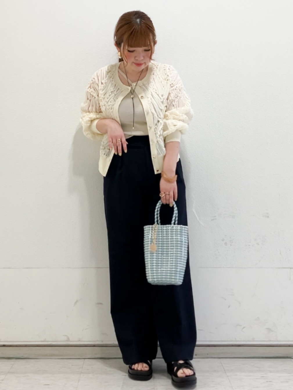 MIPPOさんの「index｜シアー幾何刺繍カーディガン【洗濯機OK】」を使ったコーディネート