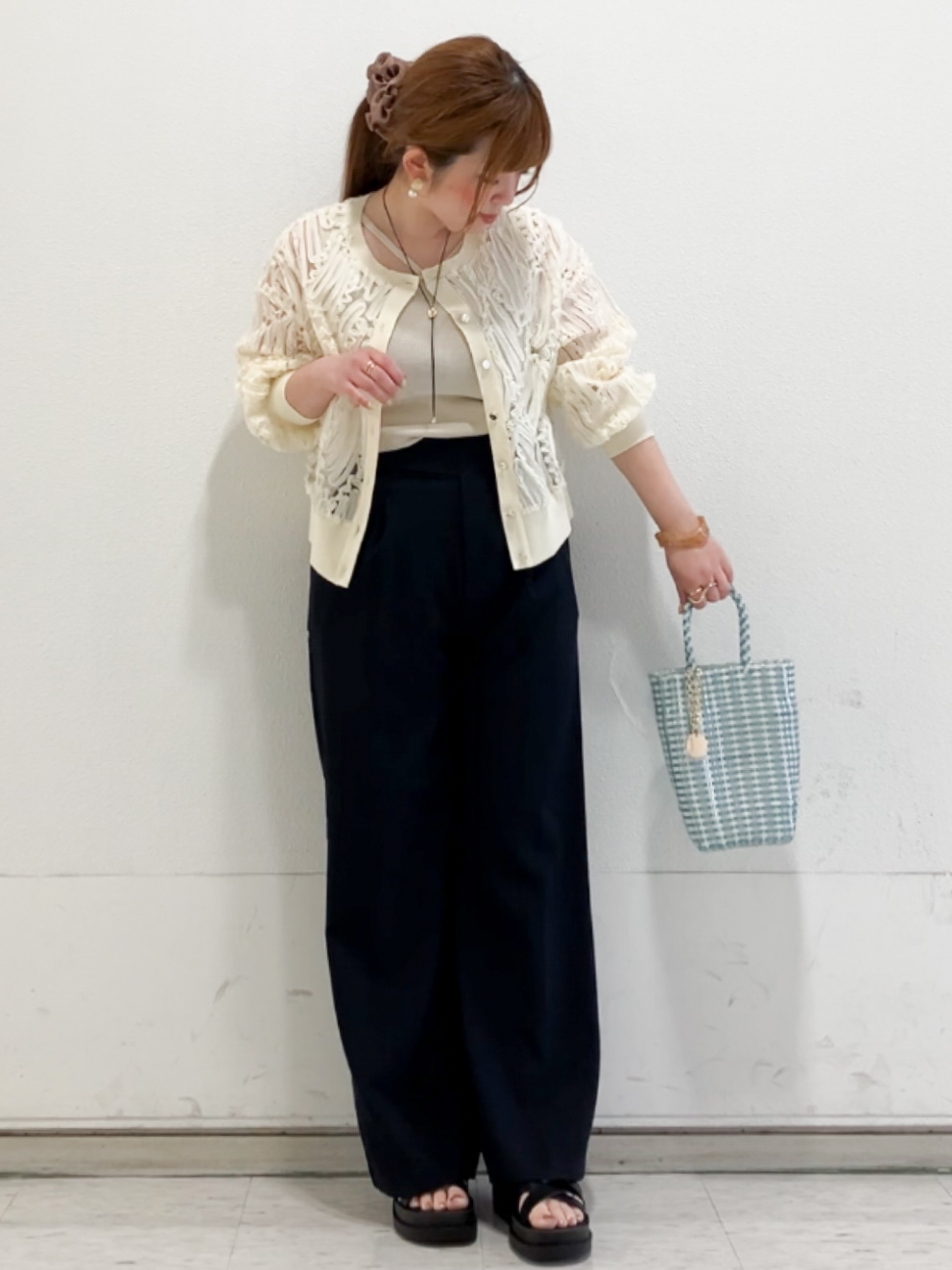 MIPPOさんの「index｜シアー幾何刺繍カーディガン【洗濯機OK】」を使ったコーディネート