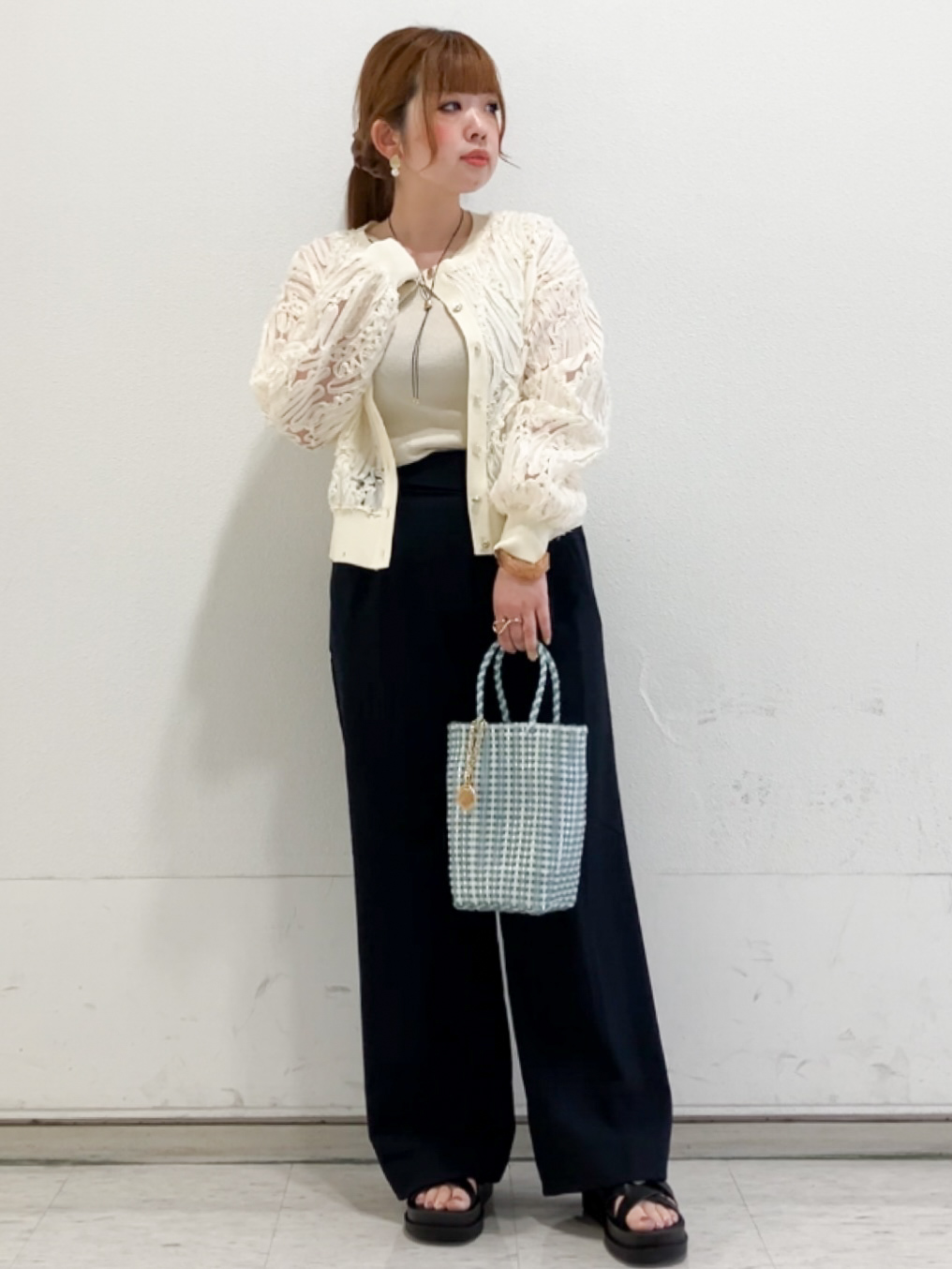 MIPPOさんの「index｜シアー幾何刺繍カーディガン【洗濯機OK】」を使ったコーディネート