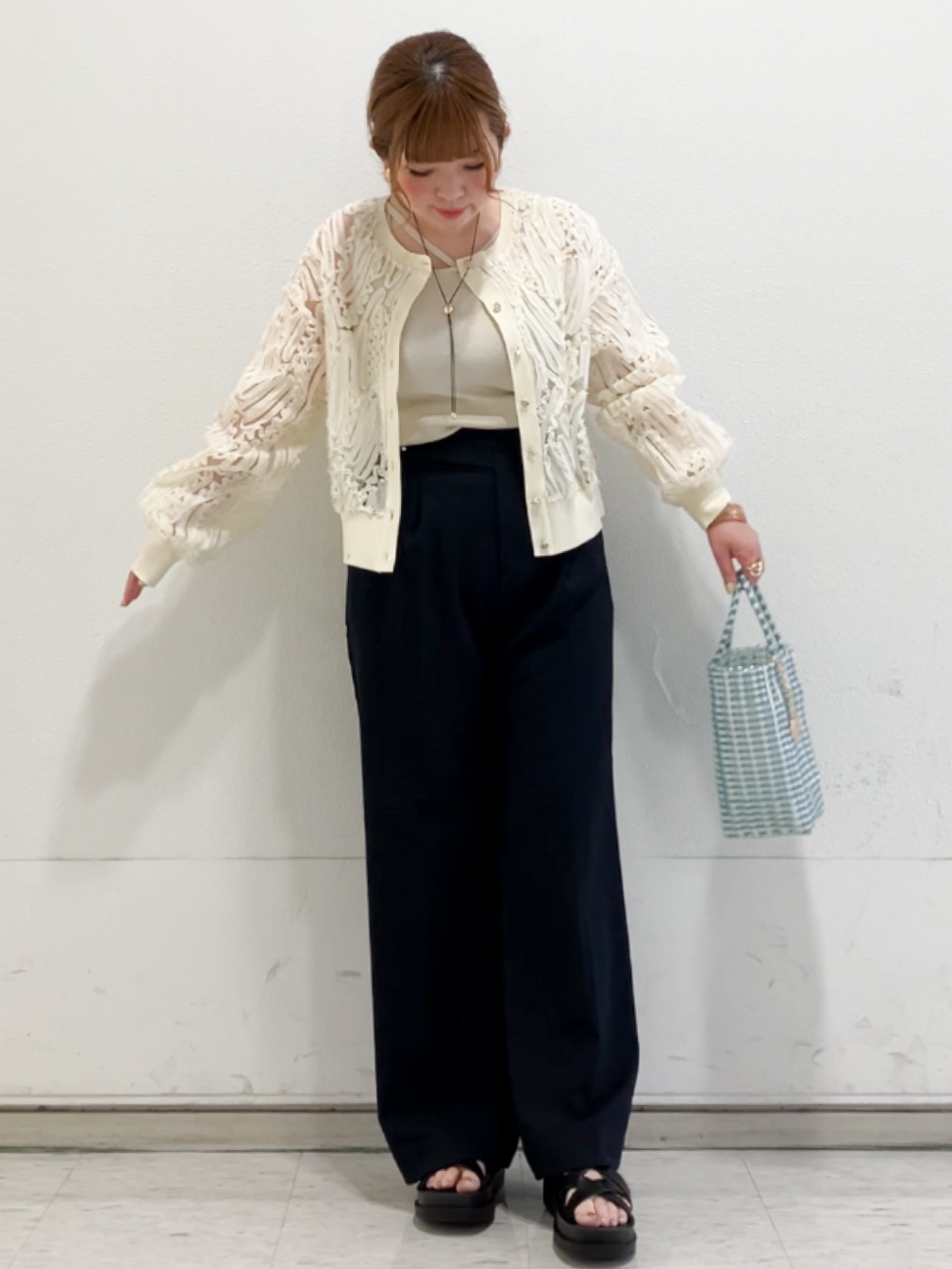 MIPPOさんの「index｜シアー幾何刺繍カーディガン【洗濯機OK】」を使ったコーディネート
