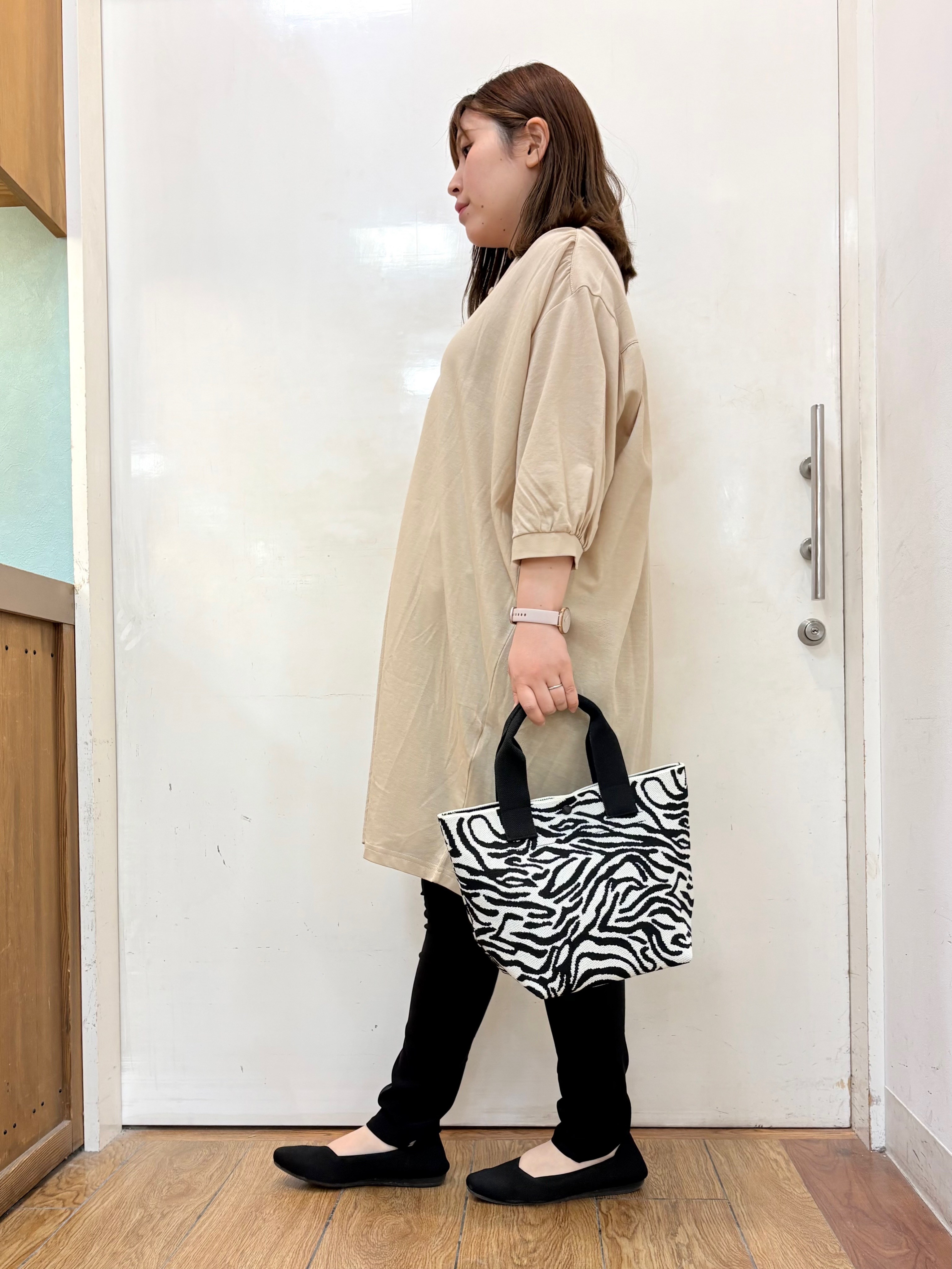 だいわさんの「SHOO･LA･RUE｜【洗濯機可/S-LL】1枚でも羽織でも キーネックシャツワンピース」を使ったコーディネート