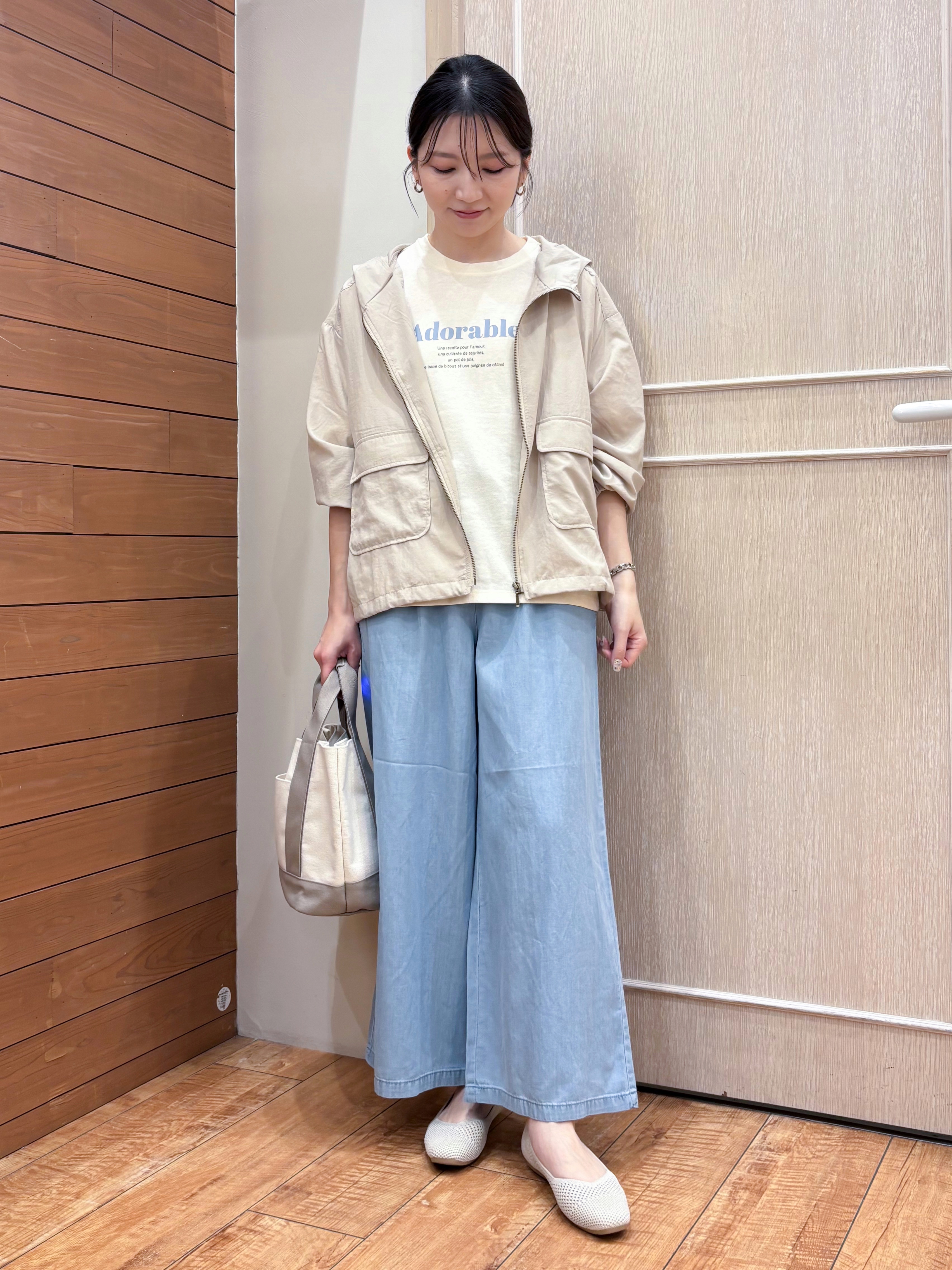 なみさんの「SHOO･LA･RUE｜【S-LL/UV】季節の変わり目に ゴールドパーツが上品なフード付きブルゾン」を使ったコーディネート