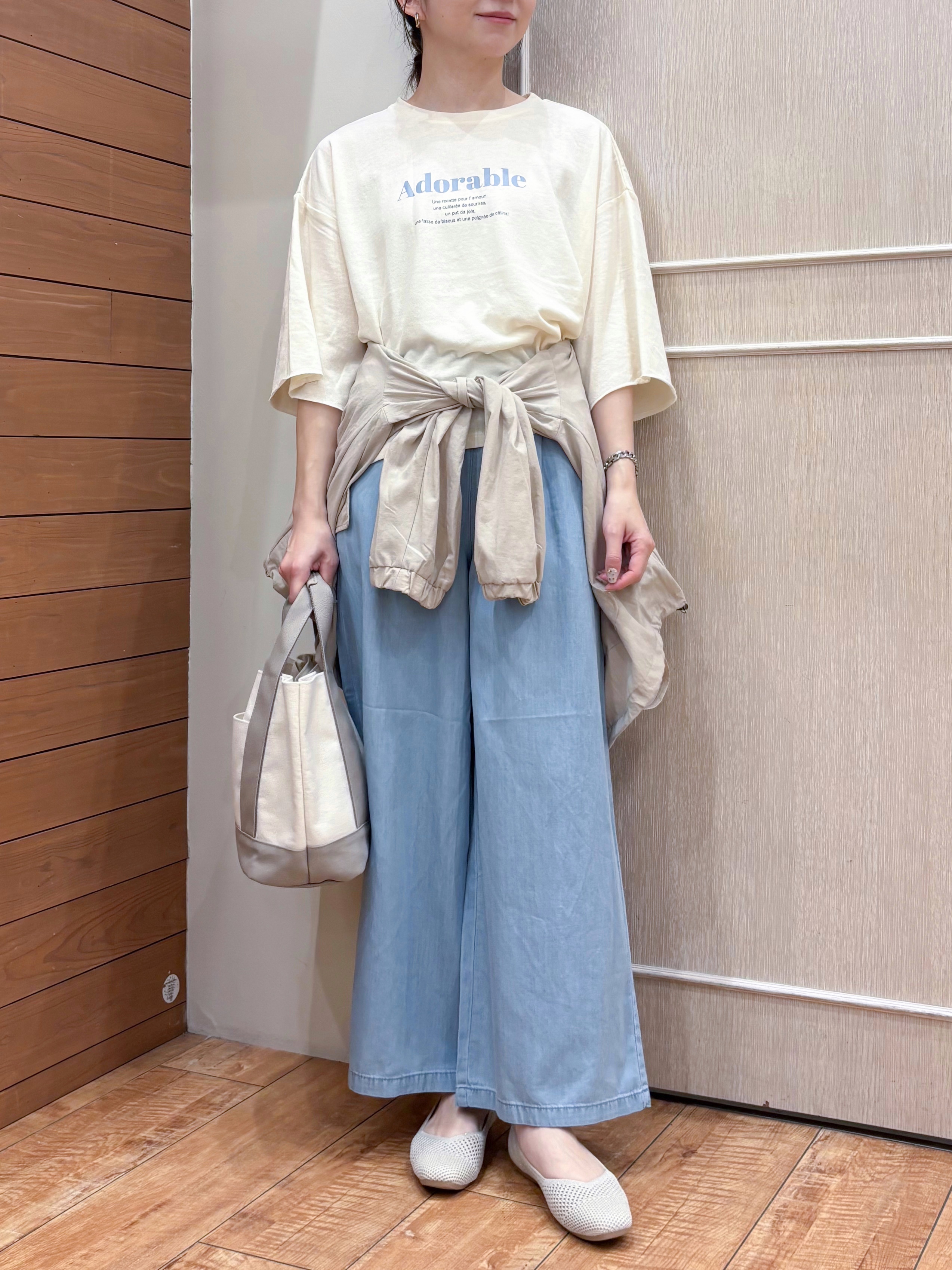 なみさんの「SHOO･LA･RUE｜【S-LL/UV】季節の変わり目に ゴールドパーツが上品なフード付きブルゾン」を使ったコーディネート