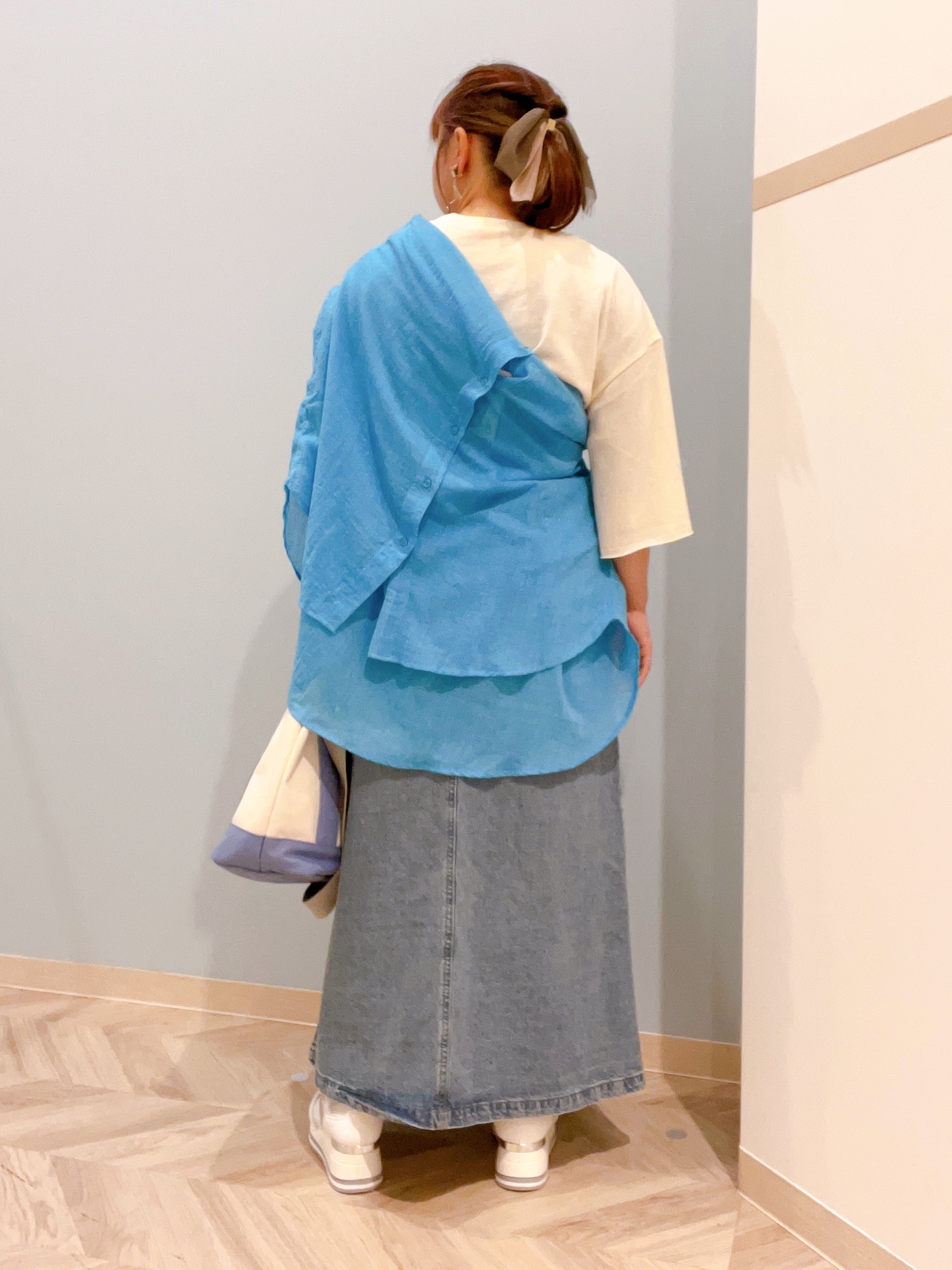 kitaさんの「SHOO･LA･RUE｜【体型カバー】ふんわり質感 やわらかこなれシアーシャツ」を使ったコーディネート