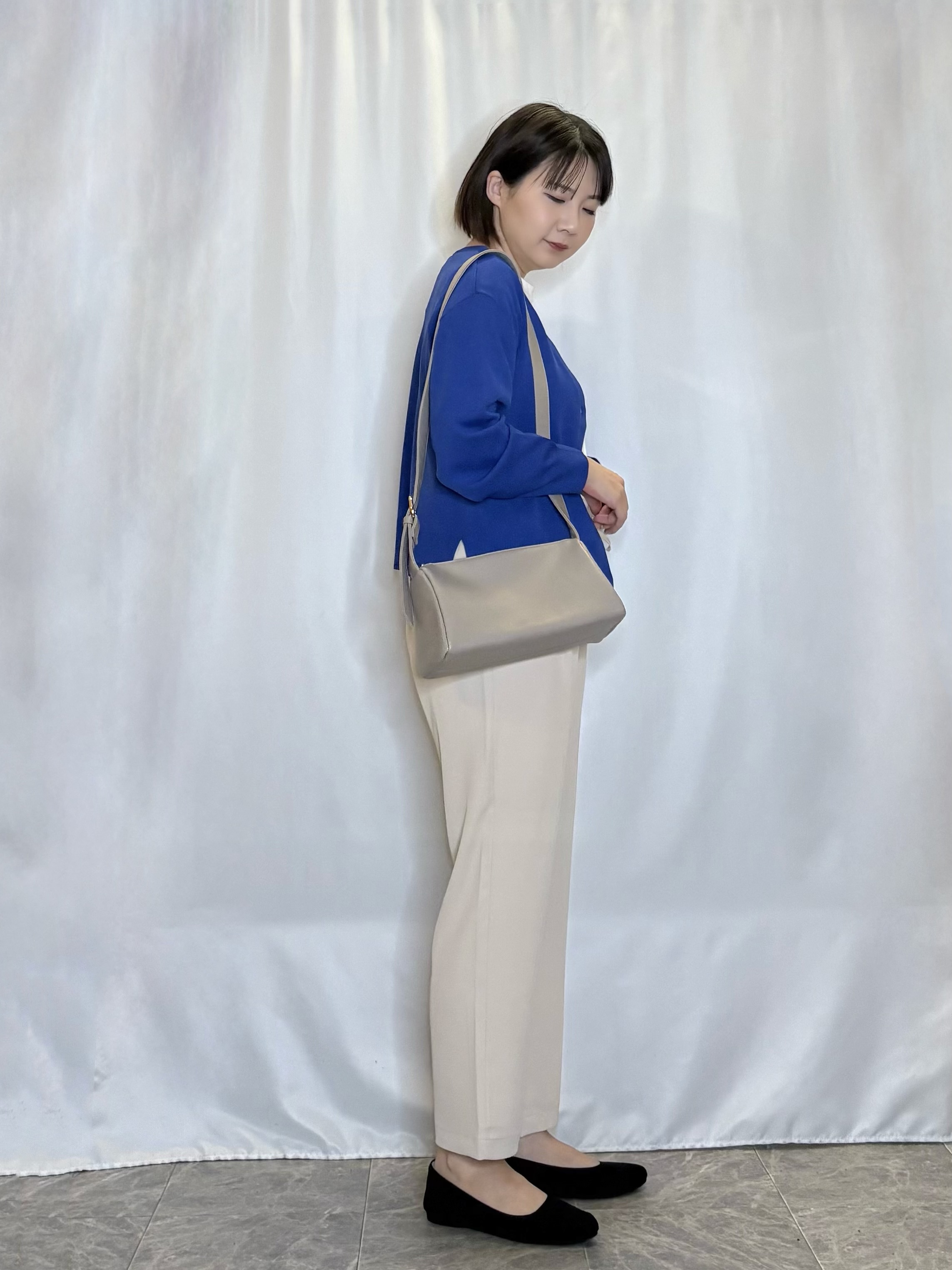 ネリさんの「SHOO･LA･RUE｜【洗濯機可/ひんやり/UV】さらっとしたタッチが心地よい ショート丈 Vネックカーディガン」を使ったコーディネート