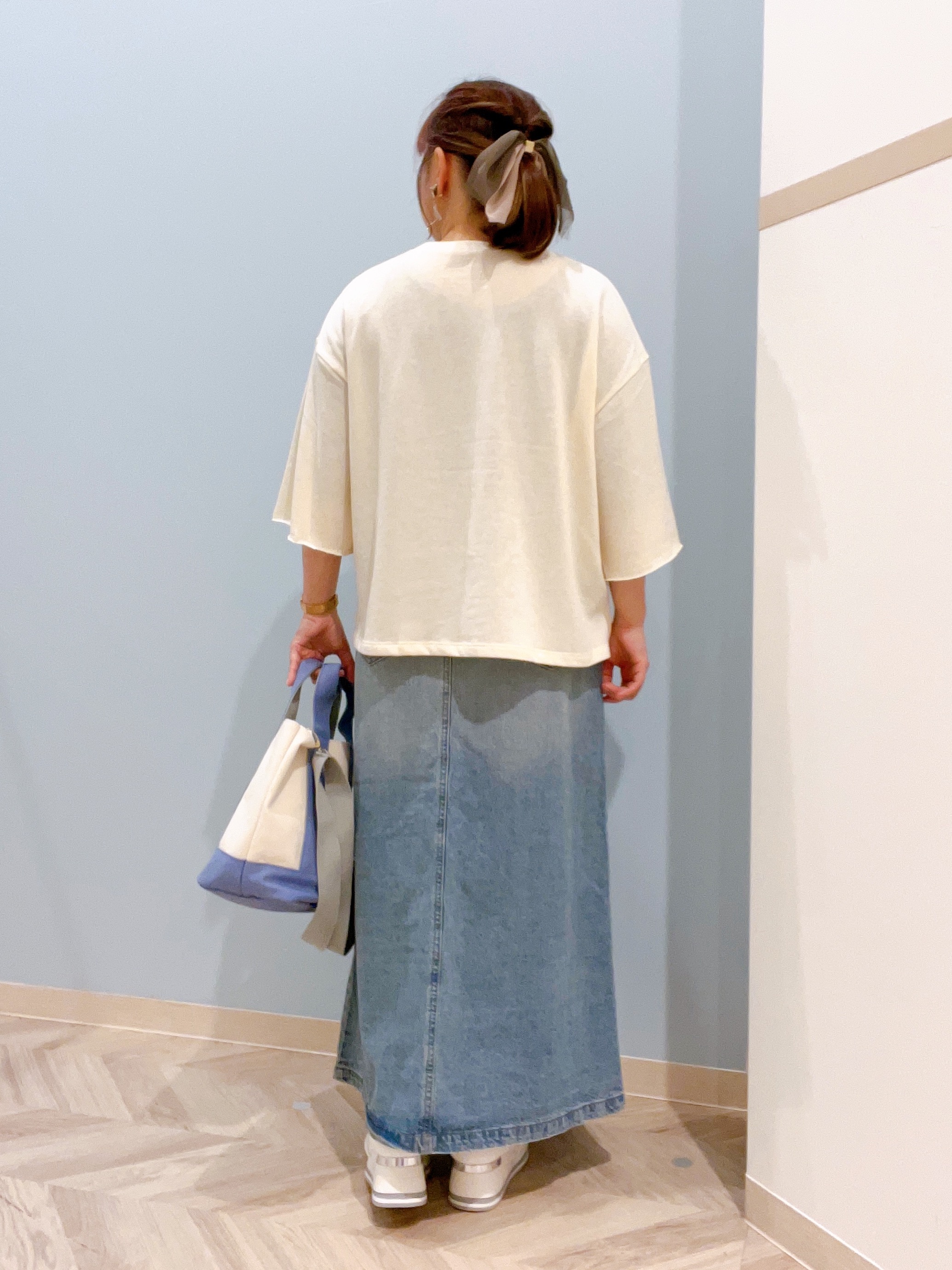 kitaさんの「SHOO･LA･RUE｜【体型カバー】ふんわり質感 やわらかこなれシアーシャツ」を使ったコーディネート