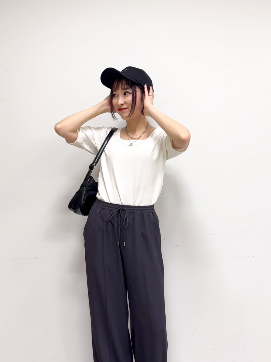 𝐜𝐡𝐢𝐤𝐚さんの「SHOO･LA･RUE｜【洗濯機可/体型カバー】こなれ感をプラスする ライトオンスデニムシャツ」を使ったコーディネート