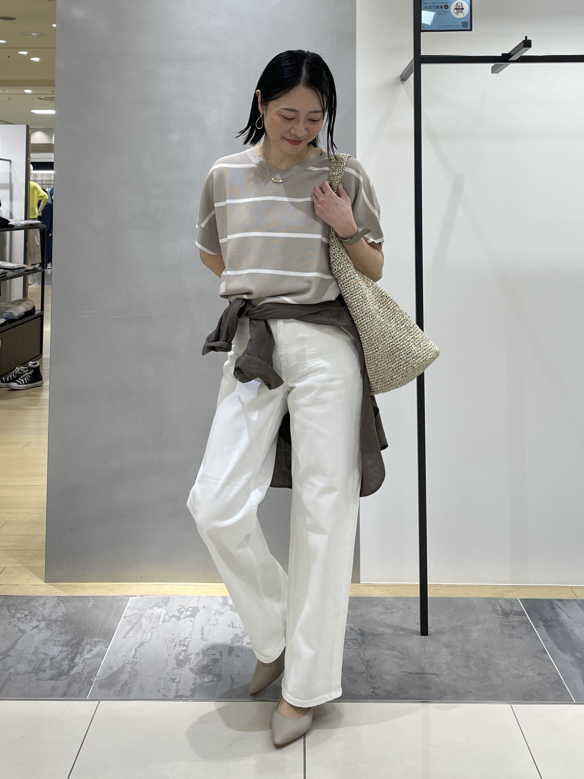 shihoさんの「INDIVI｜【11色展開/体型カバー】前後2WAYフレンチスリーブニット」を使ったコーディネート