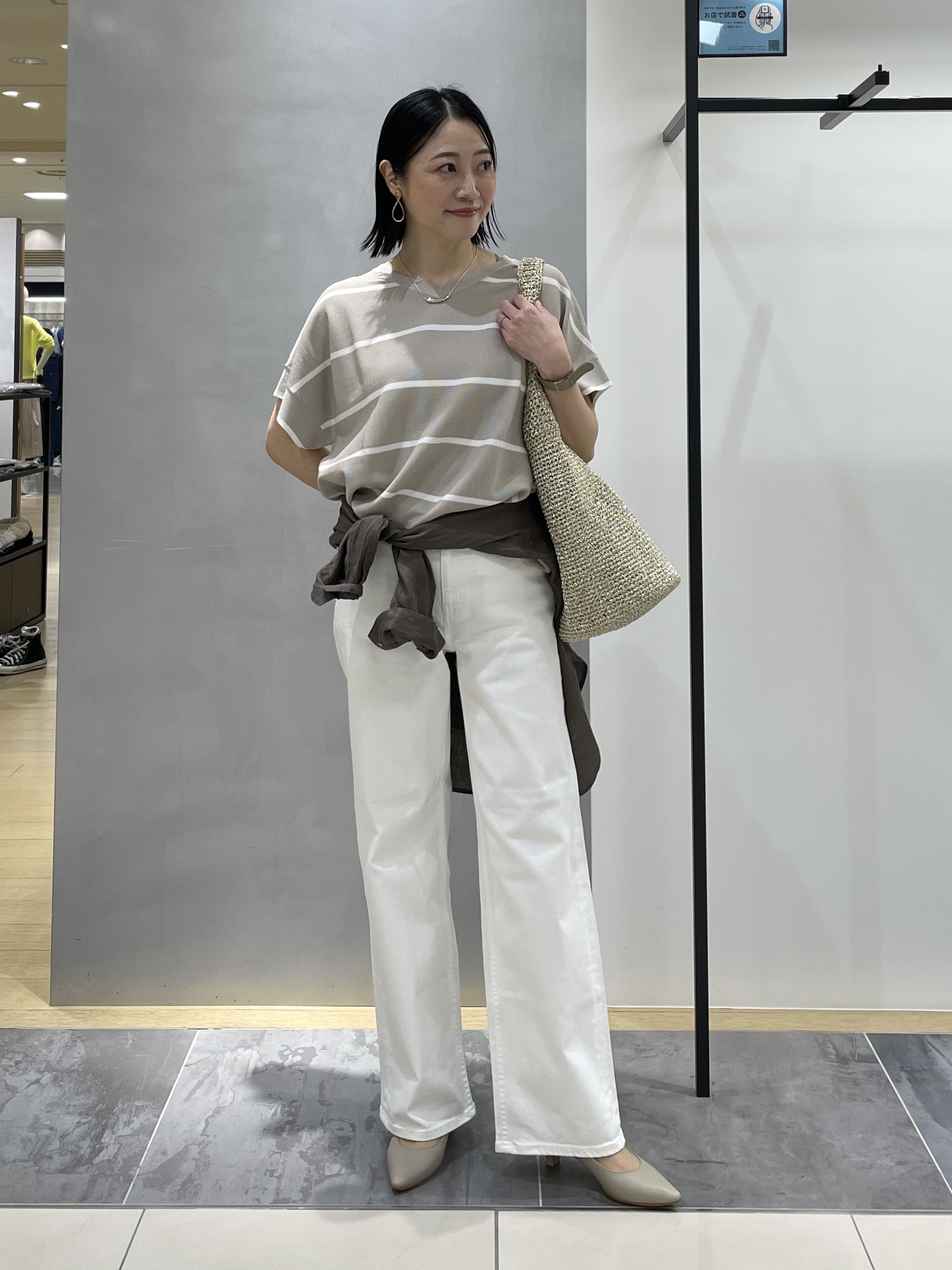 shihoさんの「INDIVI｜【11色展開/体型カバー】前後2WAYフレンチスリーブニット」を使ったコーディネート