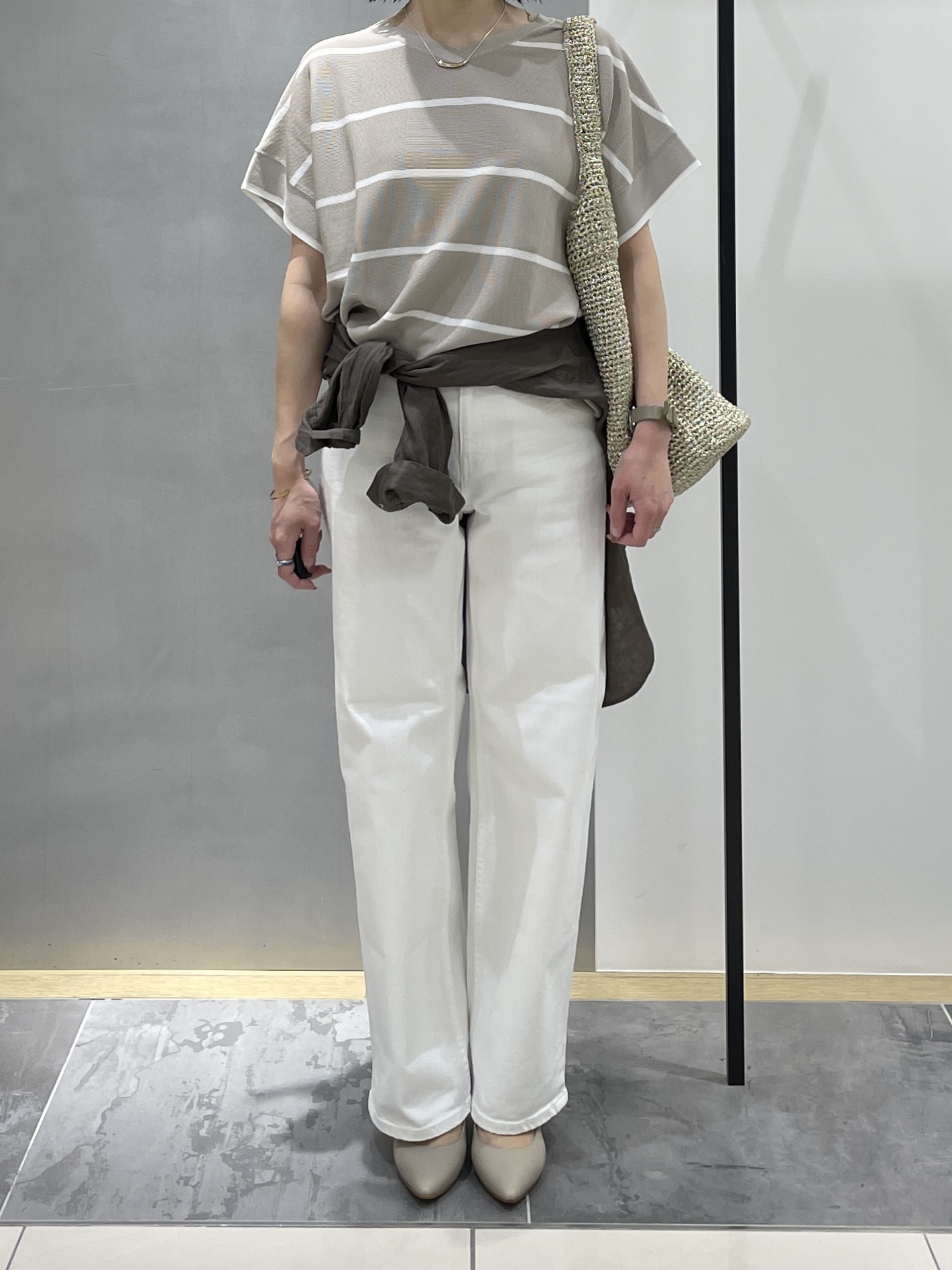 shihoさんの「INDIVI｜【11色展開/体型カバー】前後2WAYフレンチスリーブニット」を使ったコーディネート