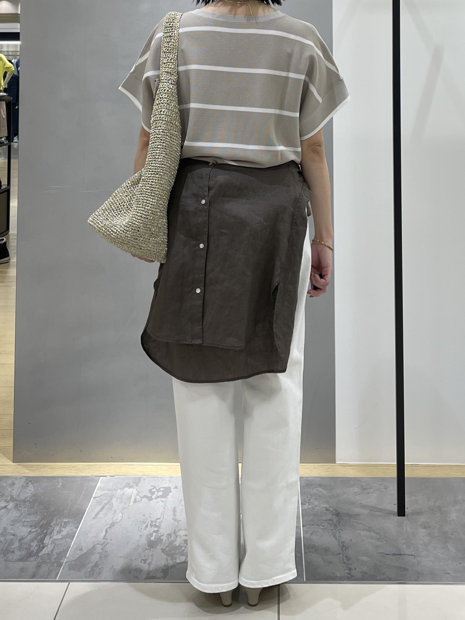 shihoさんの「INDIVI｜【11色展開/体型カバー】前後2WAYフレンチスリーブニット」を使ったコーディネート