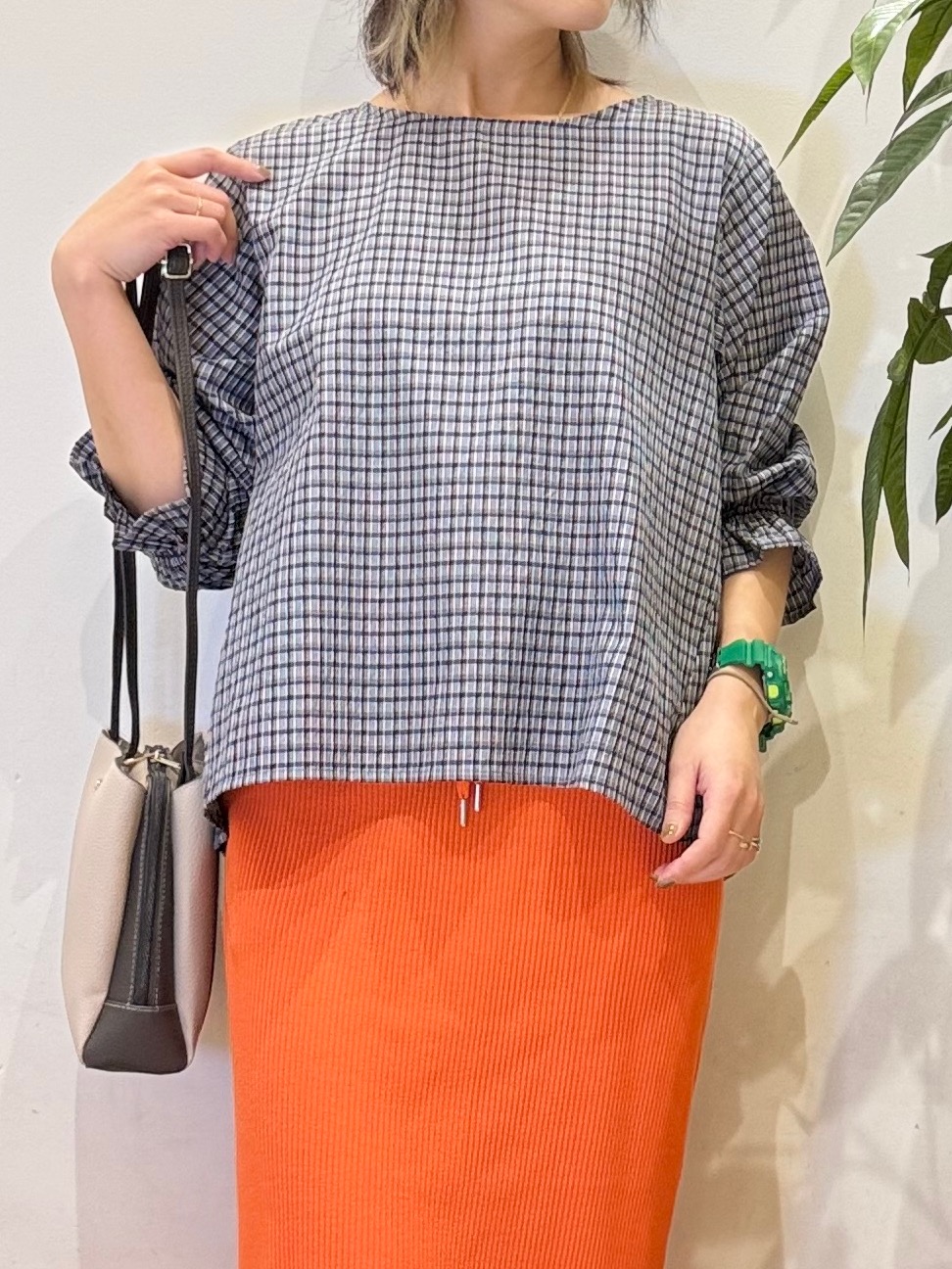 misakiさんの「SHOO･LA･RUE｜【セットアップ可/洗濯機可】上品チェックが好印象 ゆるさら6分袖ブラウス」を使ったコーディネート