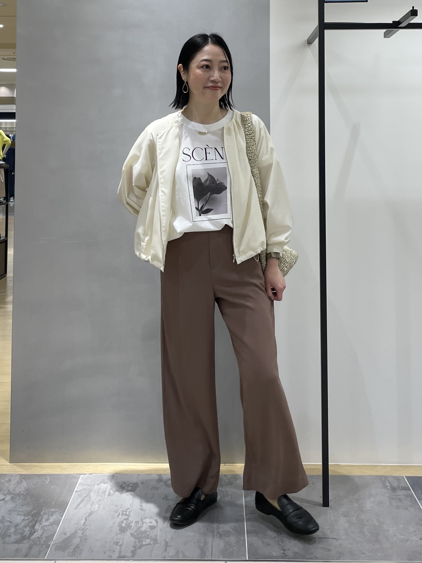 shihoさんの「INDIVI｜【洗える／大人シアー】エアリー バルーンブルゾン」を使ったコーディネート