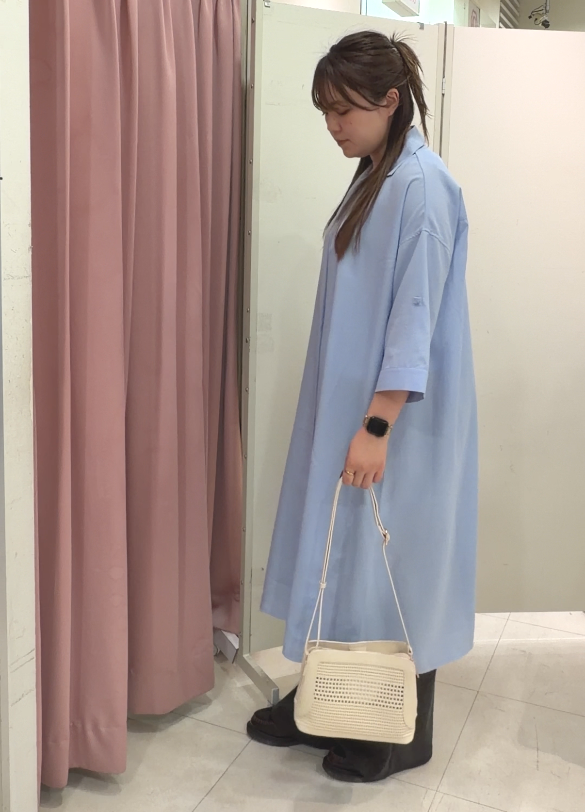 ERIさんの「【UV／冷感／速乾】麻調合繊スキッパーワンピース」を使ったコーディネート