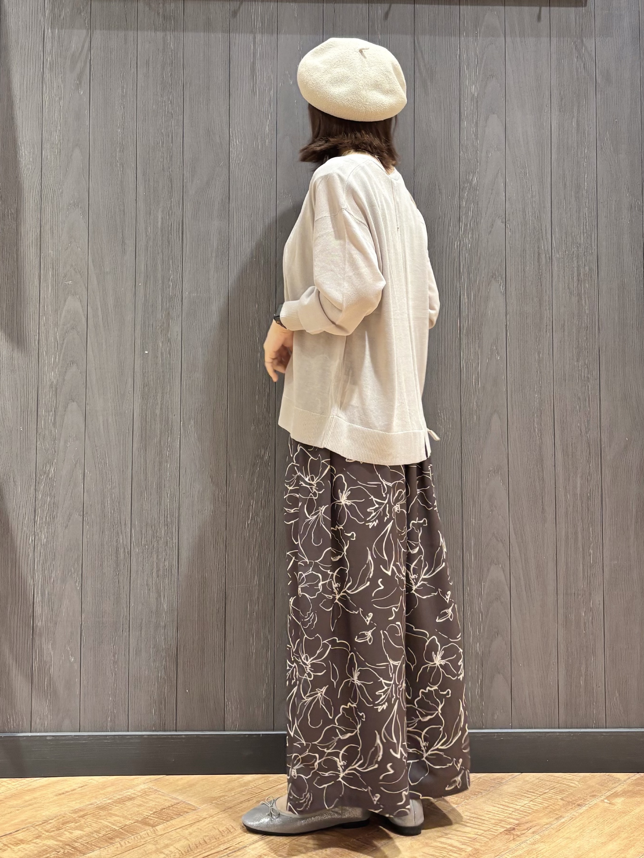 meiさんの「SHOO･LA･RUE｜【ひんやり/洗濯機可/S-LL】オンにもオフにも マルチに使えるボタンレスカーディガン」を使ったコーディネート