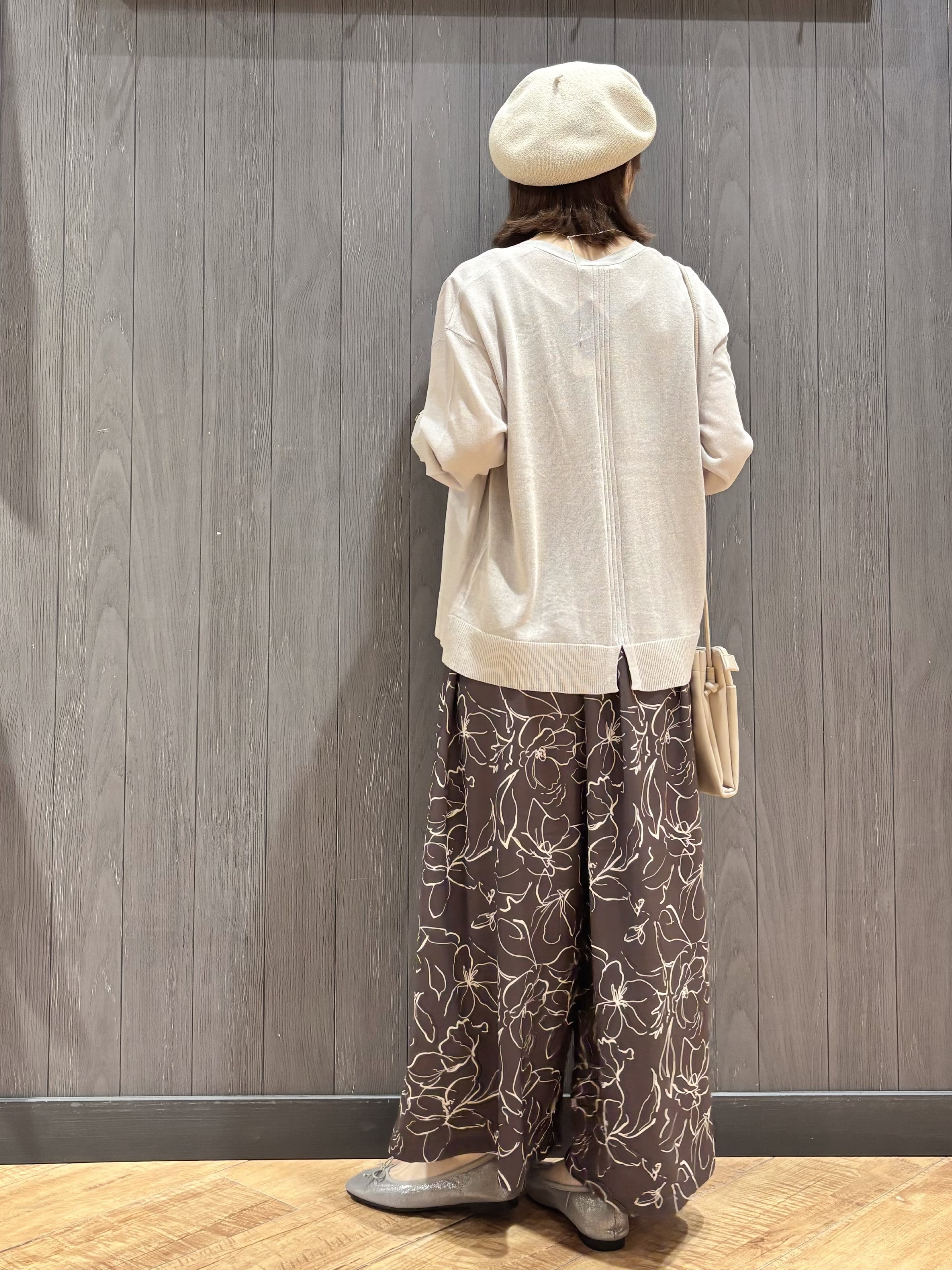 meiさんの「SHOO･LA･RUE｜【ひんやり/洗濯機可/S-LL】オンにもオフにも マルチに使えるボタンレスカーディガン」を使ったコーディネート