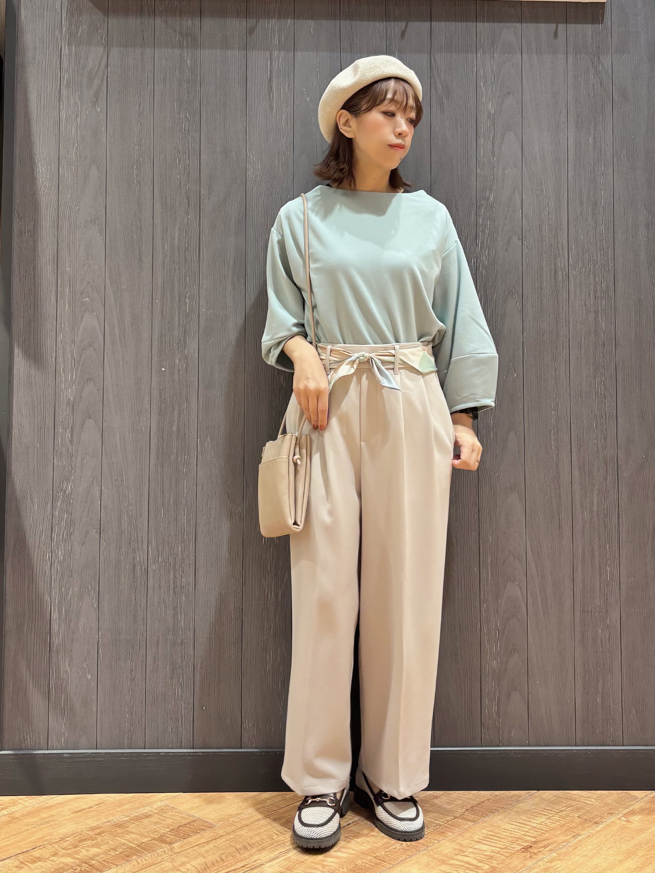 meiさんの「SHOO･LA･RUE｜【2点セット/7分袖】ランタンスリーブで女性らしい インせず着られる ネックレス付きブラウス」を使ったコーディネート