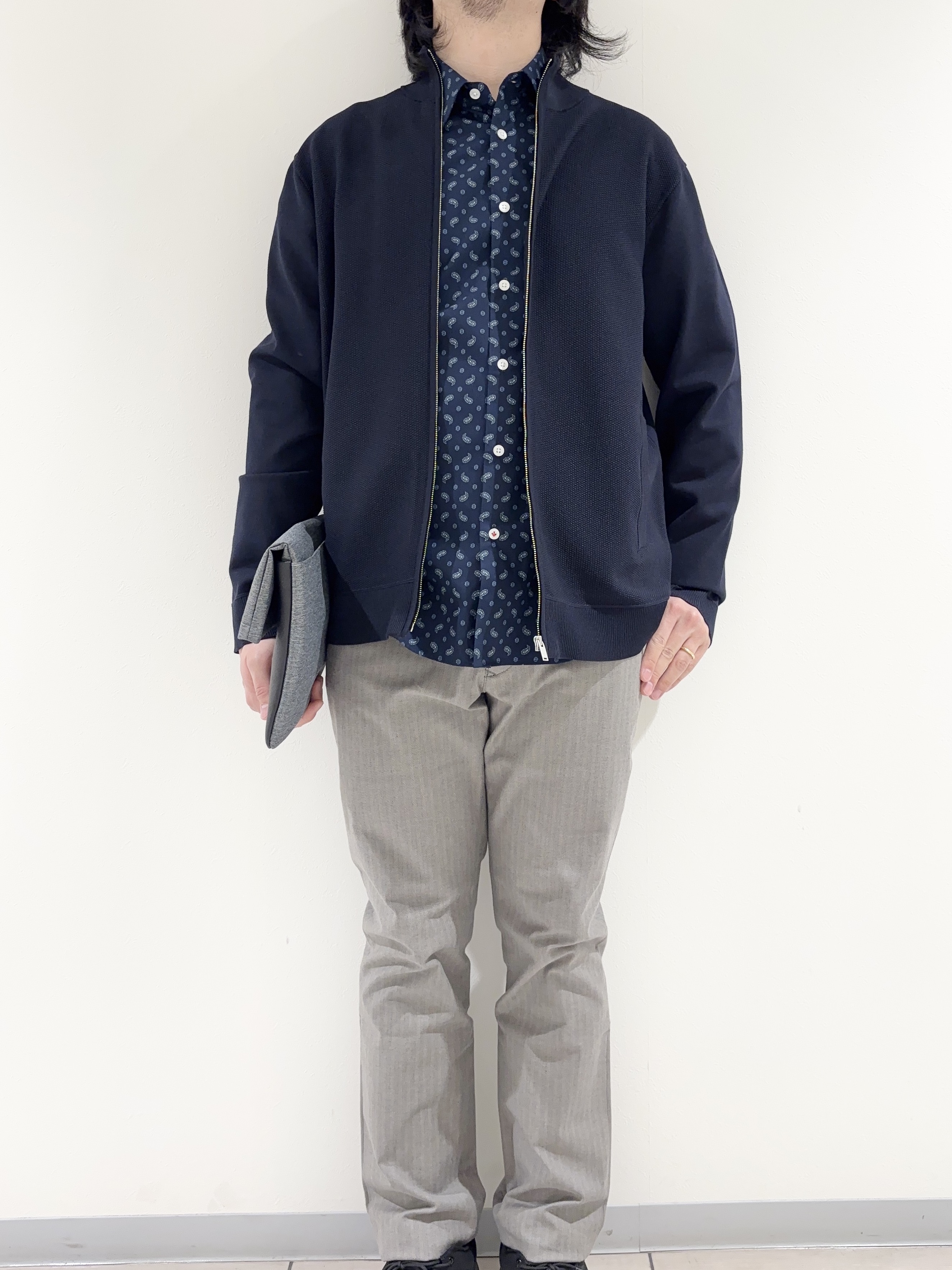 及川さんの「TAKEO KIKUCHI｜ジップアップ 鹿の子 ニット」を使ったコーディネート