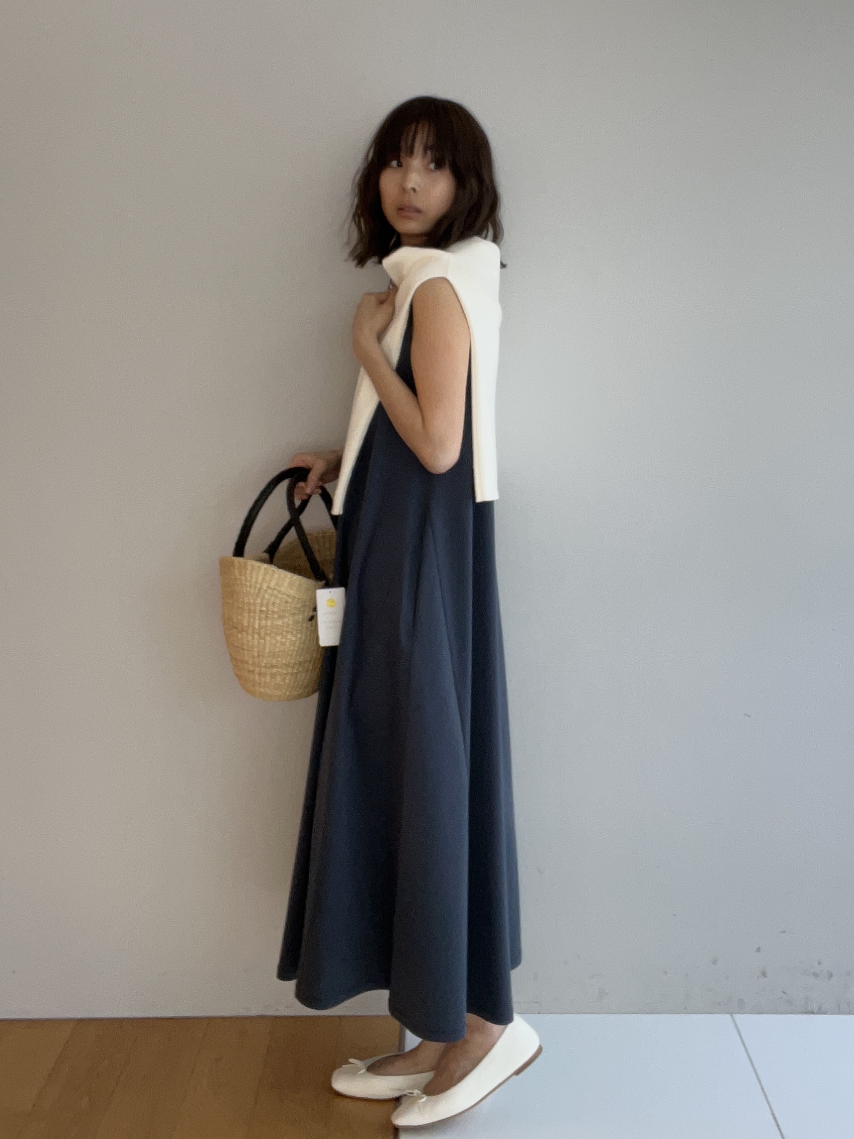 misaさんの「DRESSTERIOR｜【接触冷感／抗菌防臭／消臭/ウォッシャブル】アイスクリアコットン フレンチスリーブワンピース」を使ったコーディネート