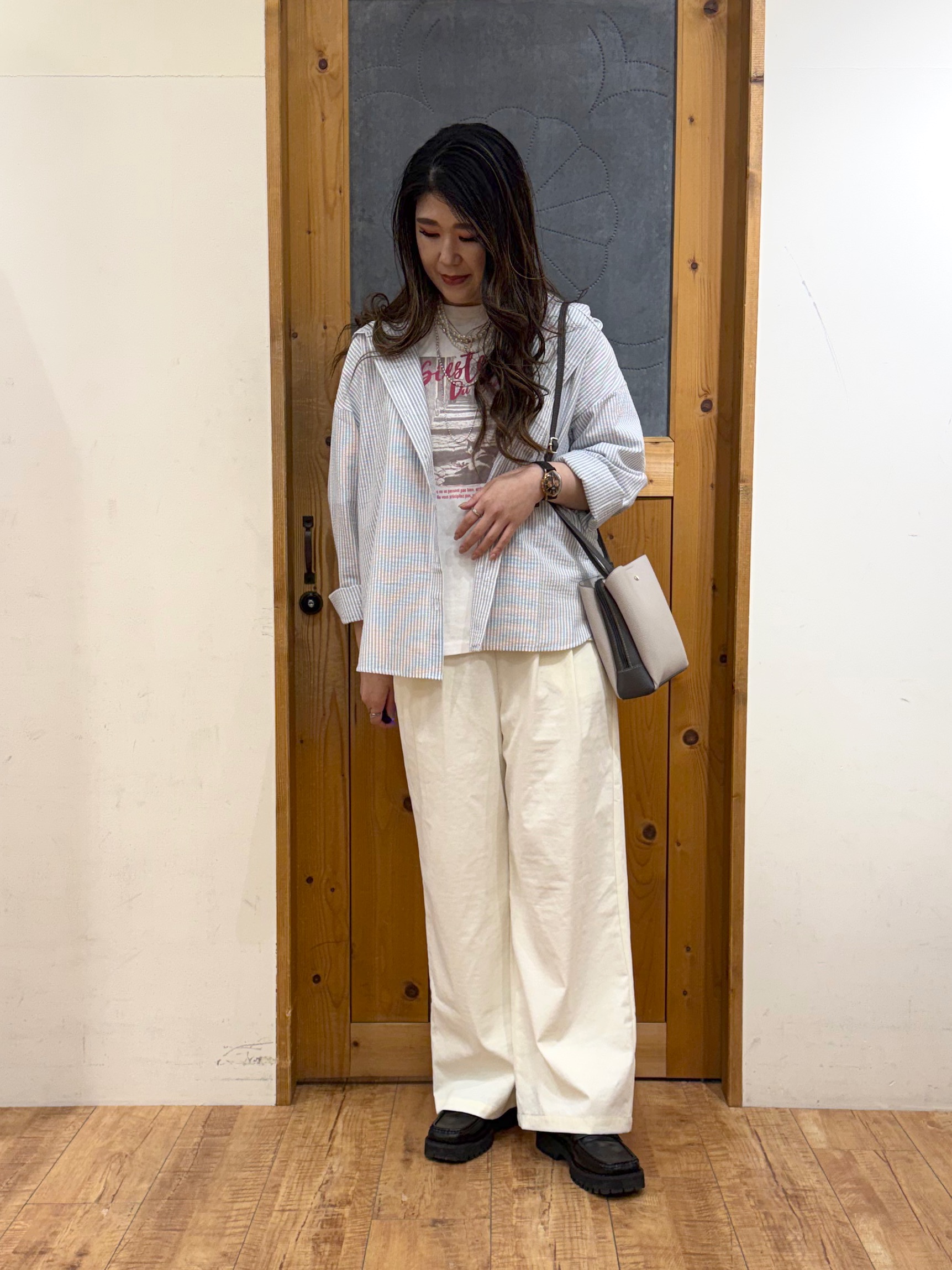 Ayana.さんの「SHOO･LA･RUE｜【洗濯機可/S-LL/体型カバー】大人カジュアルスタイルに フード付きストライプシャツ」を使ったコーディネート