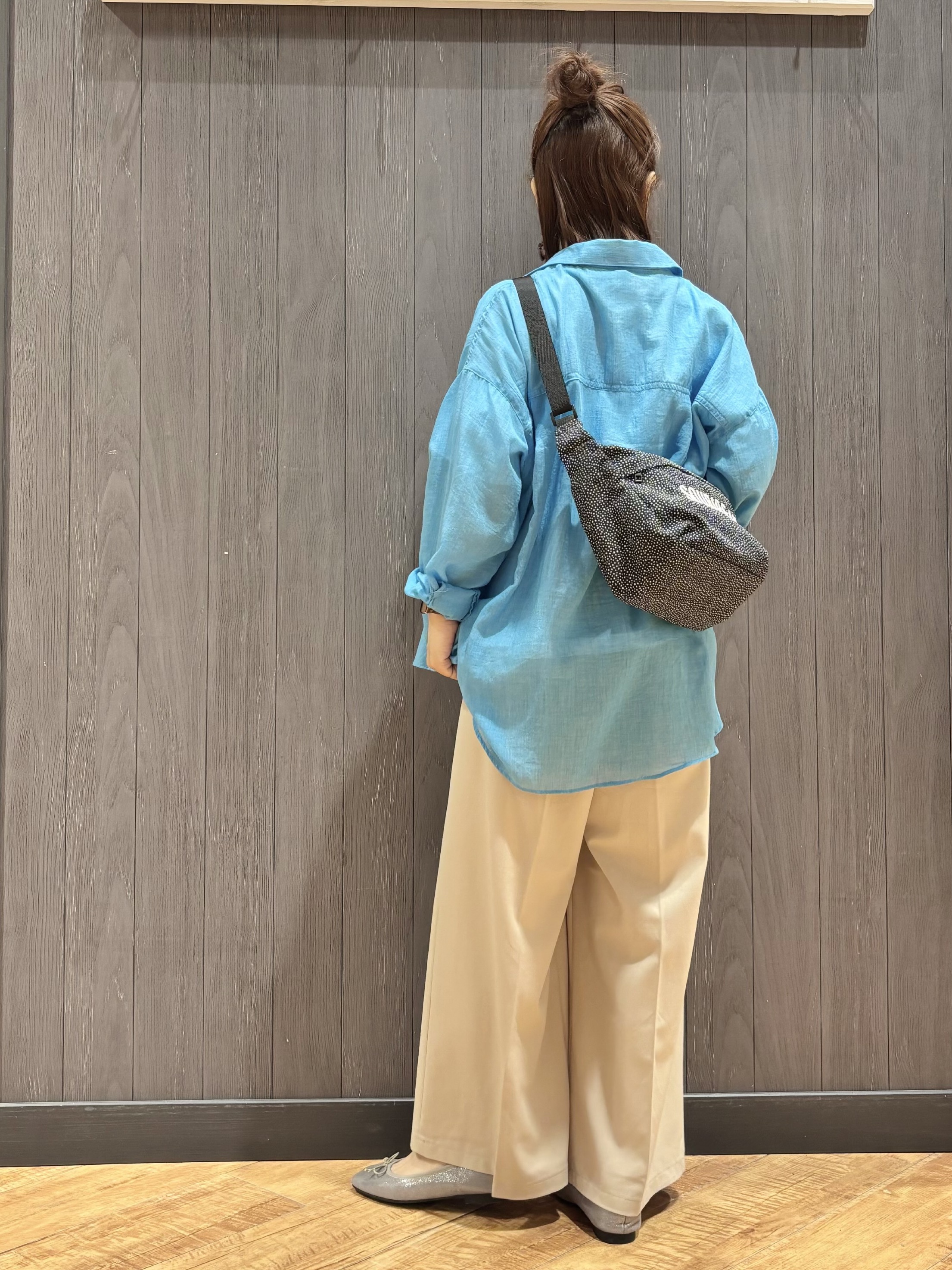 meiさんの「SHOO･LA･RUE｜【体型カバー】ふんわり質感 やわらかこなれシアーシャツ」を使ったコーディネート