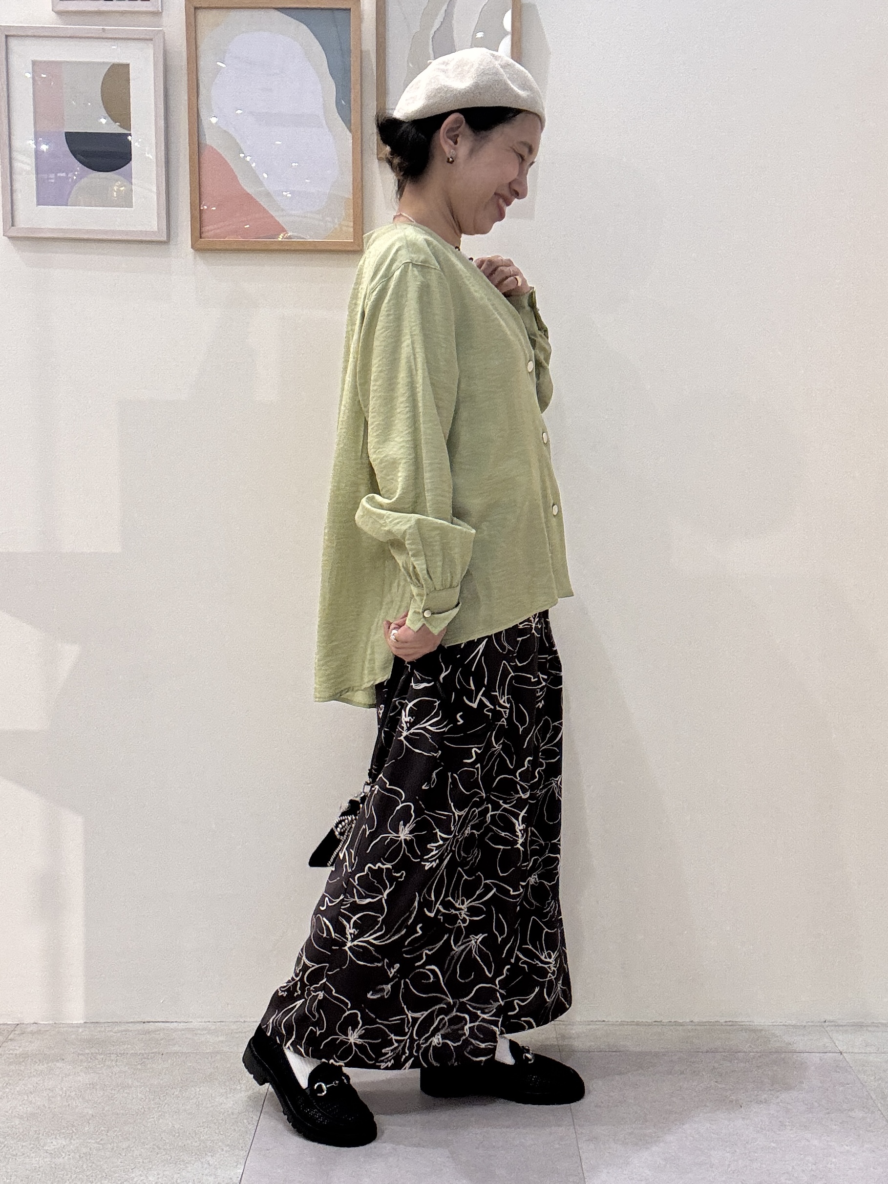 たけぴさんの「SHOO･LA･RUE｜【S-LL/体型カバー/Aライン】身体のラインを拾いにくい シアーシャツカーディガン」を使ったコーディネート