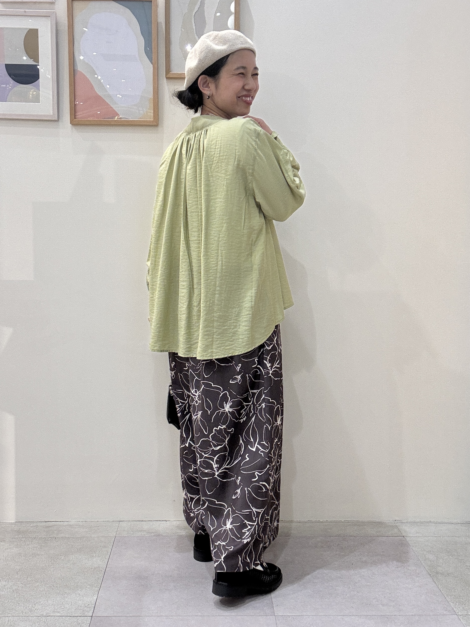 たけぴさんの「SHOO･LA･RUE｜【S-LL/体型カバー/Aライン】身体のラインを拾いにくい シアーシャツカーディガン」を使ったコーディネート