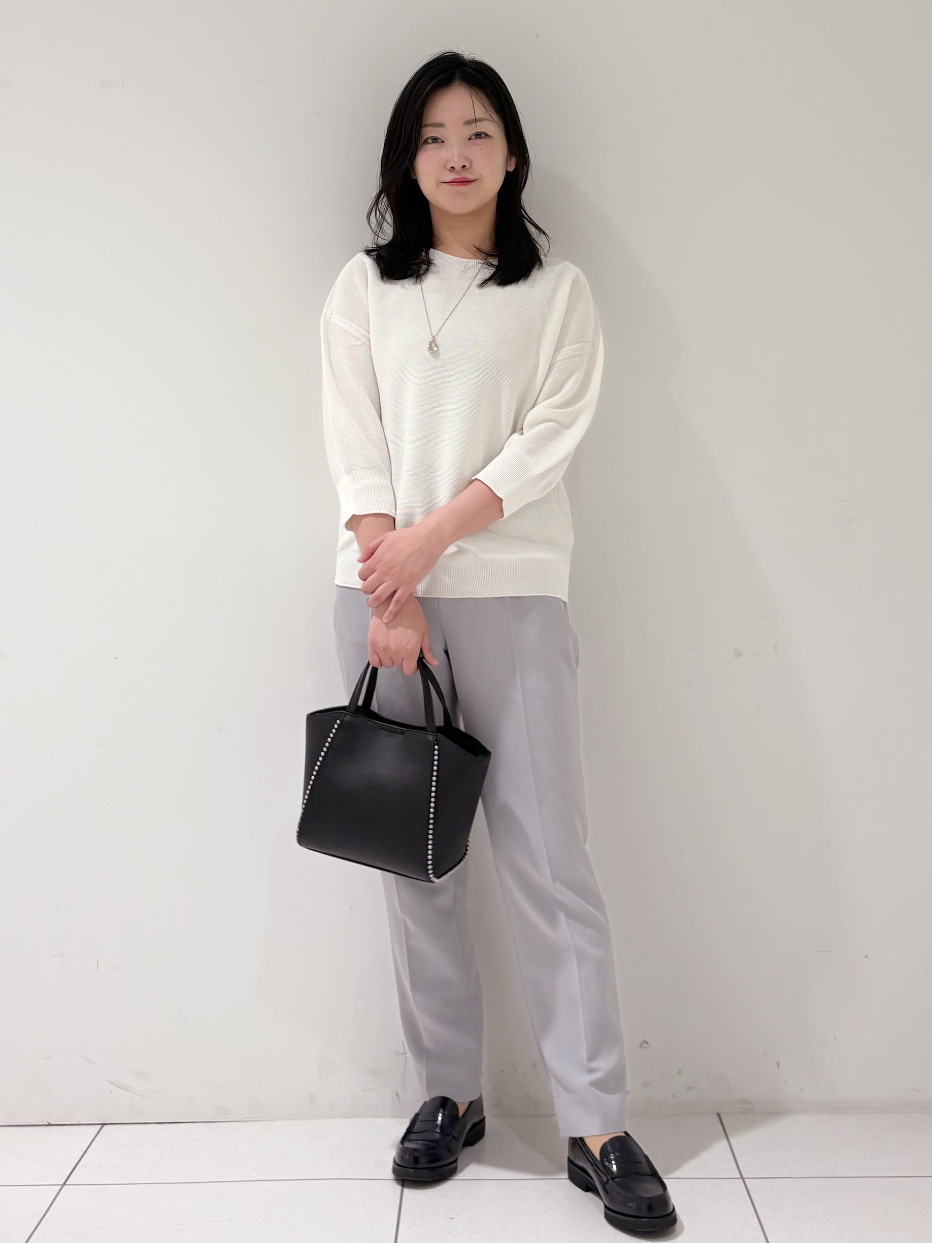 momokoさんの「INDIVI｜【洗える／ドライタッチ／和紙混】ガーター編みニット」を使ったコーディネート