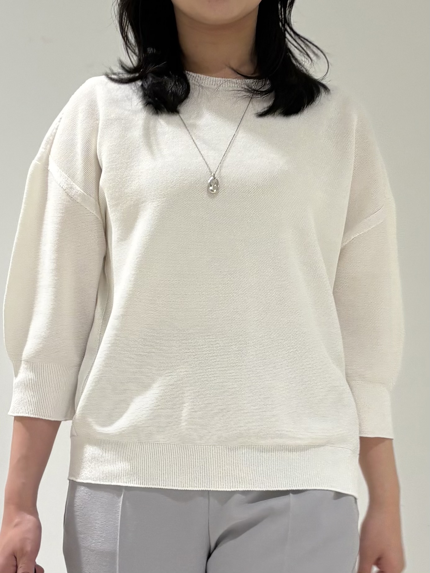 momokoさんの「INDIVI｜【洗える／ドライタッチ／和紙混】ガーター編みニット」を使ったコーディネート