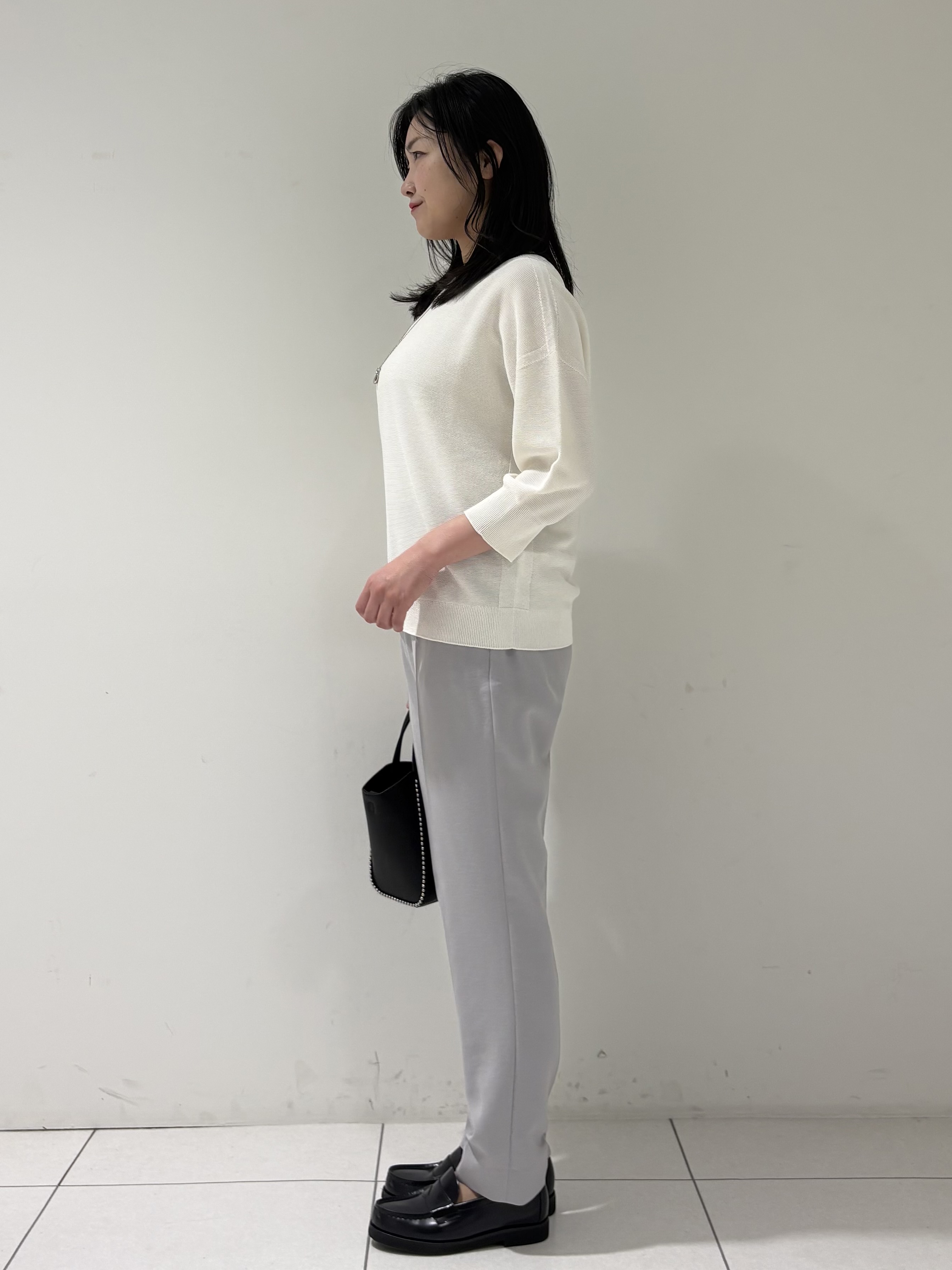 momokoさんの「INDIVI｜【洗える／ドライタッチ／和紙混】ガーター編みニット」を使ったコーディネート