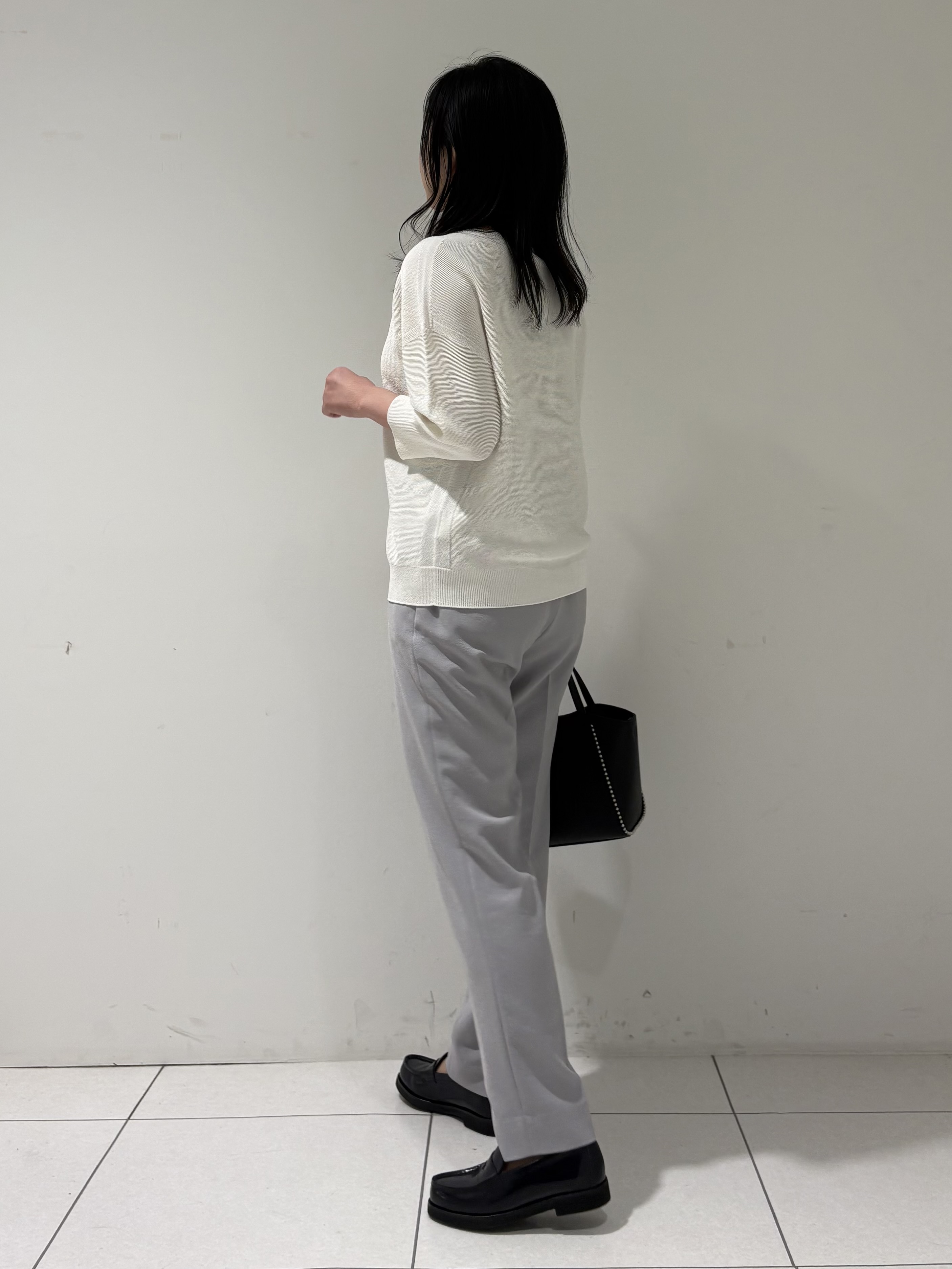 momokoさんの「INDIVI｜【洗える／ドライタッチ／和紙混】ガーター編みニット」を使ったコーディネート