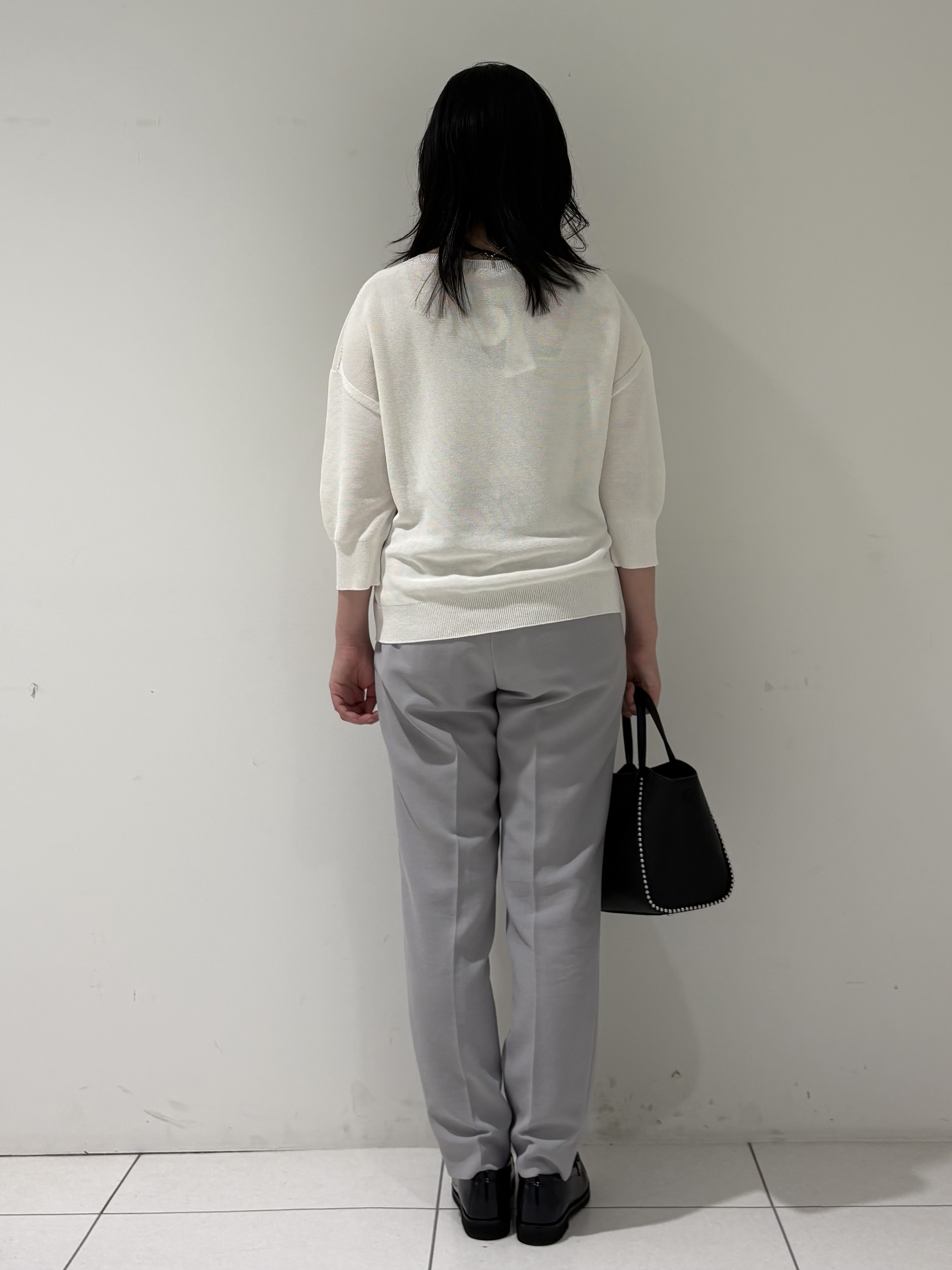 momokoさんの「INDIVI｜【洗える／ドライタッチ／和紙混】ガーター編みニット」を使ったコーディネート