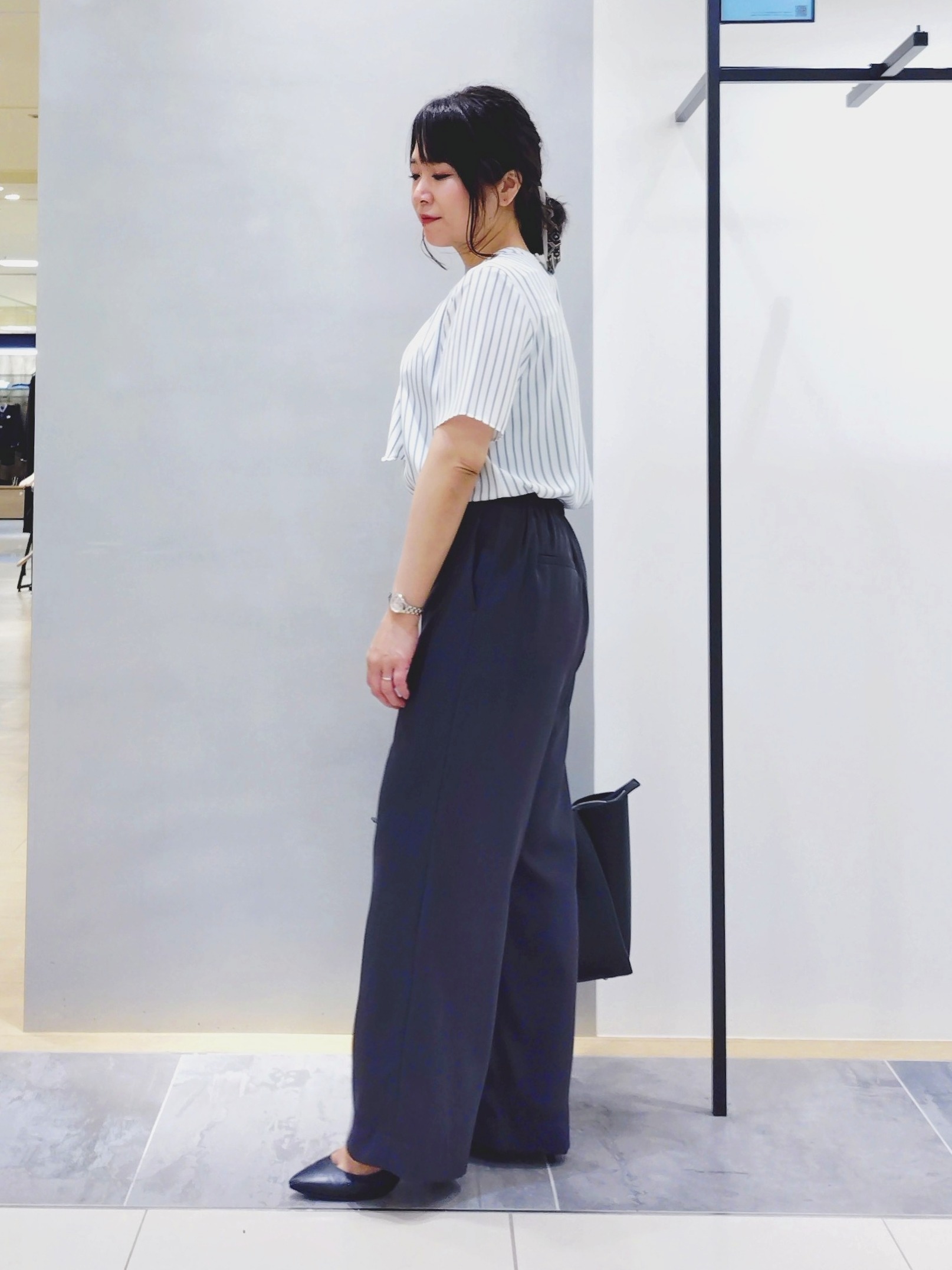 TOMOMIさんの「INDIVI｜【さらに軽く軽快！／着る日傘】イージーワイドパンツ」を使ったコーディネート