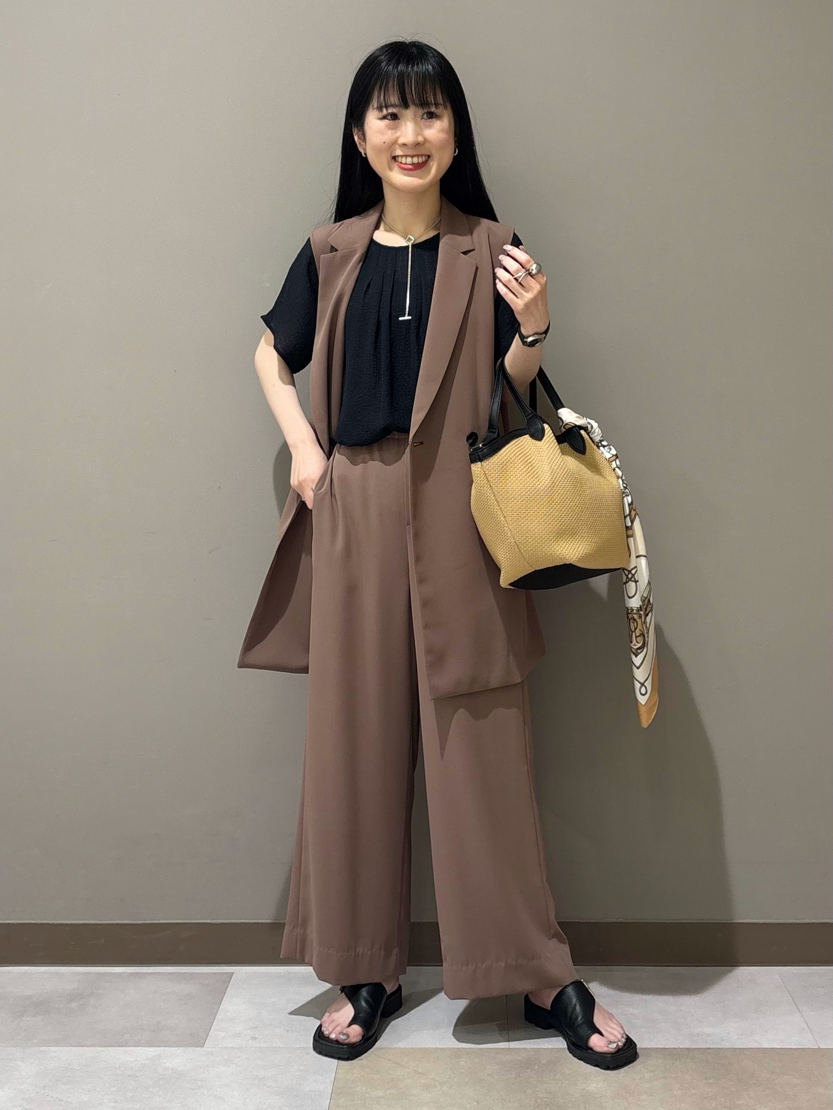 KEIKOさんの「INDIVI｜【さらに軽く軽快！／着る日傘】ノーカラージャケット」を使ったコーディネート