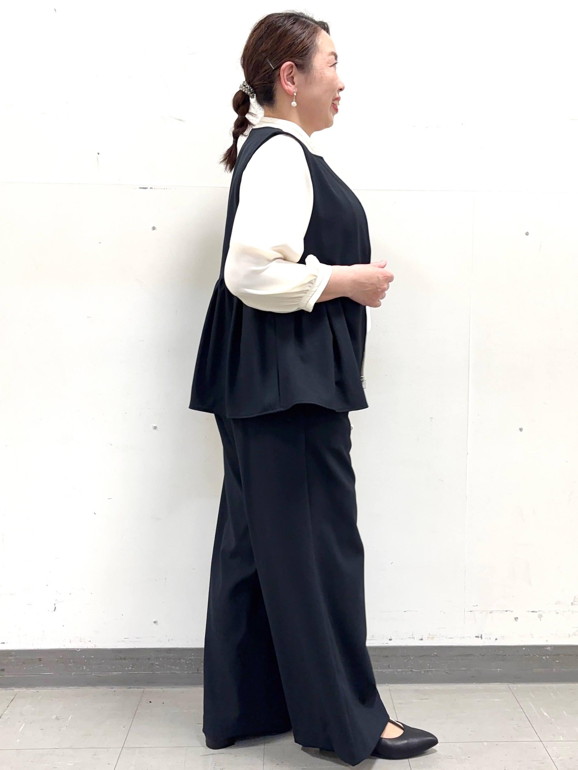 keiさんの「Reflect｜【単品使い◎】ペプラムベスト＋リラクシーパンツセット」を使ったコーディネート