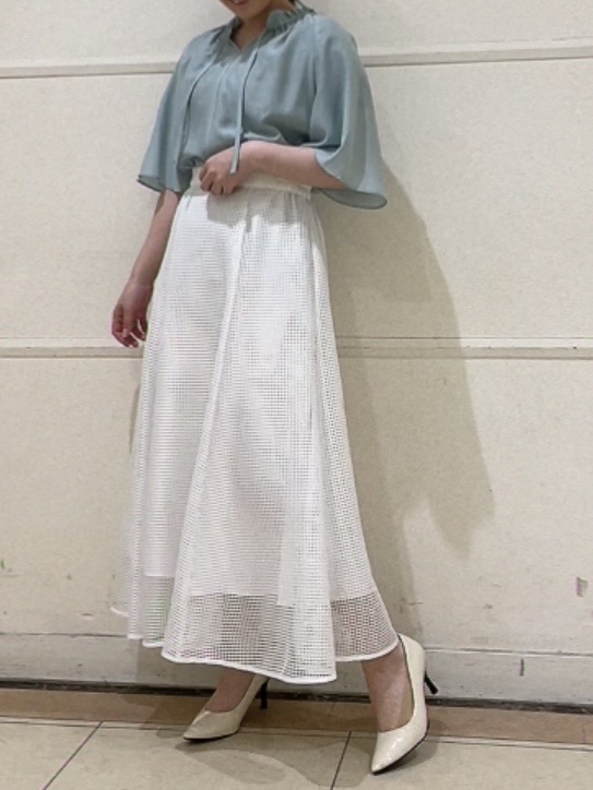 watanabeさんの「UNTITLED｜【シアー/首元フリル】シルキーシフォンブラウス」を使ったコーディネート