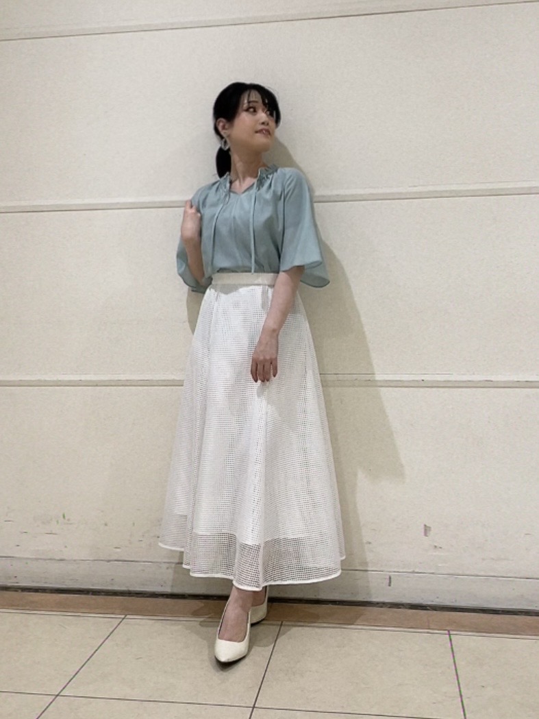 watanabeさんの「UNTITLED｜【シアー/首元フリル】シルキーシフォンブラウス」を使ったコーディネート