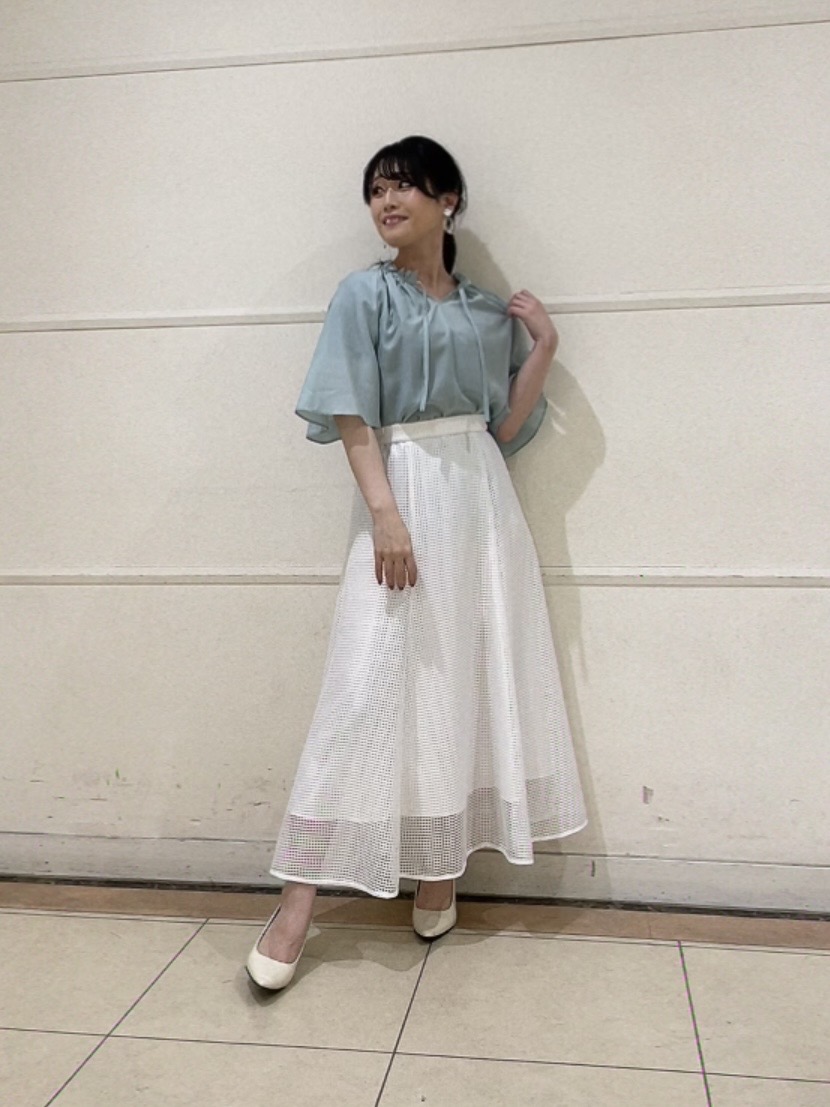 watanabeさんの「UNTITLED｜【シアー/首元フリル】シルキーシフォンブラウス」を使ったコーディネート
